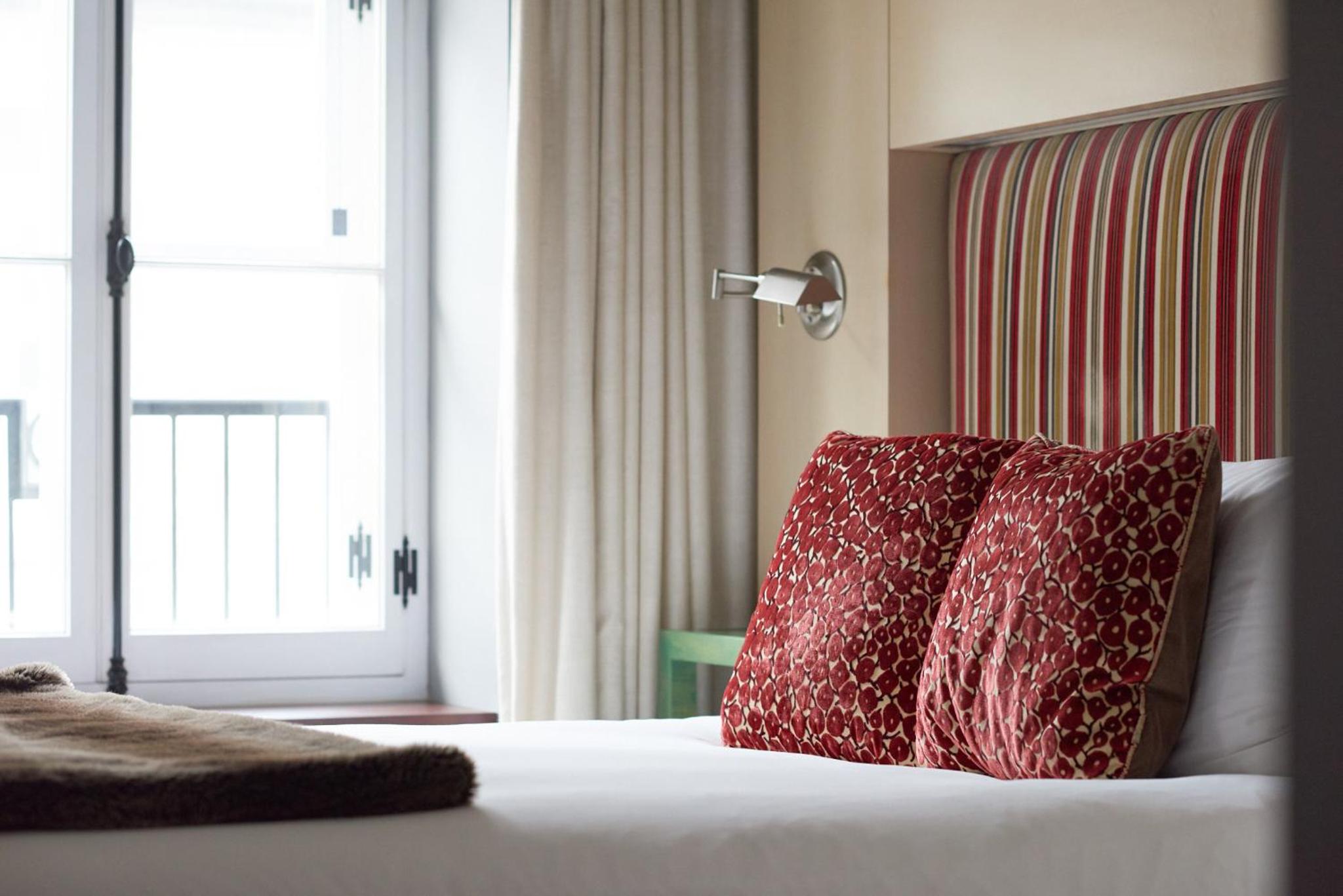 Comfort Queen Room - Photo 10