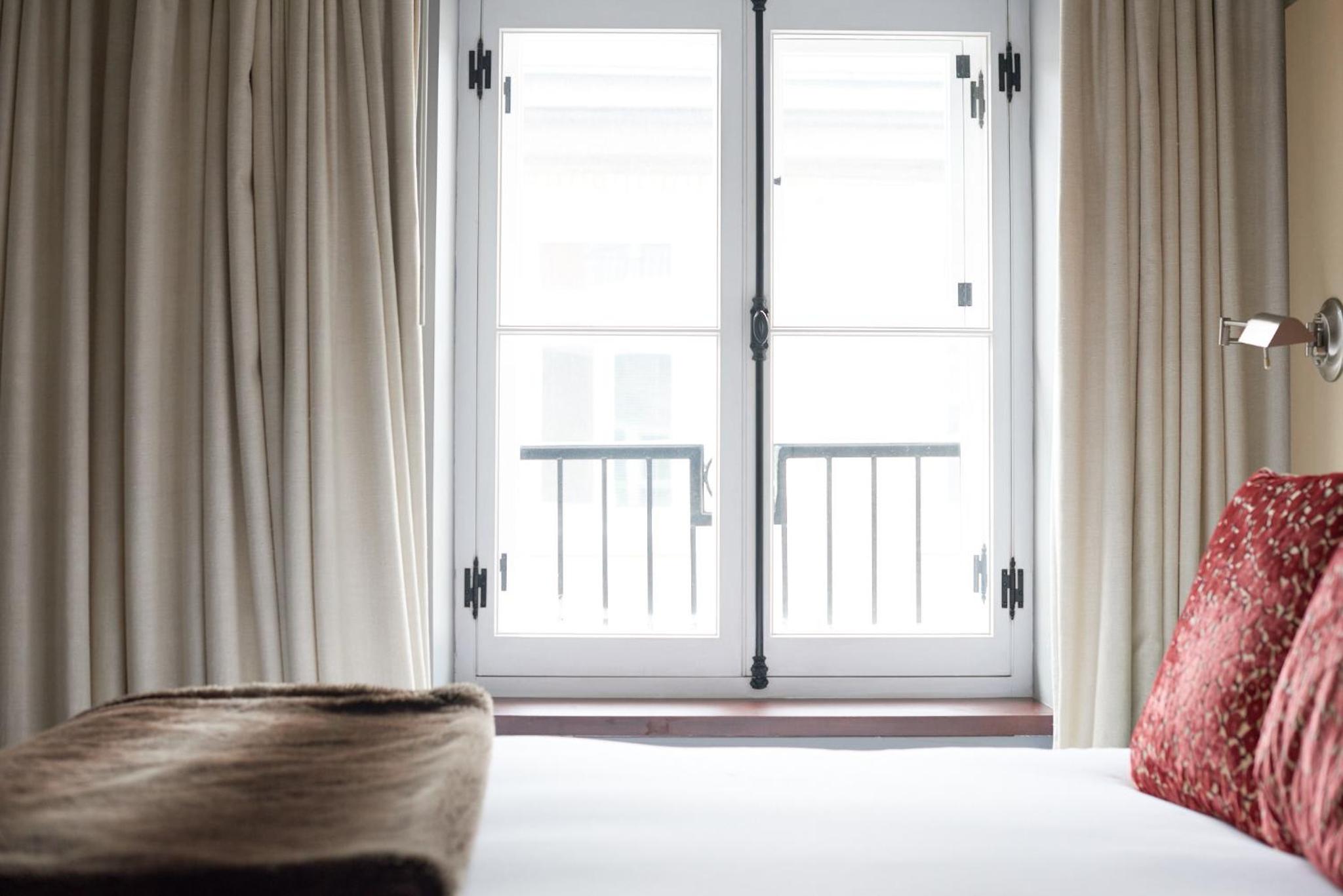 Comfort Queen Room - Photo 11