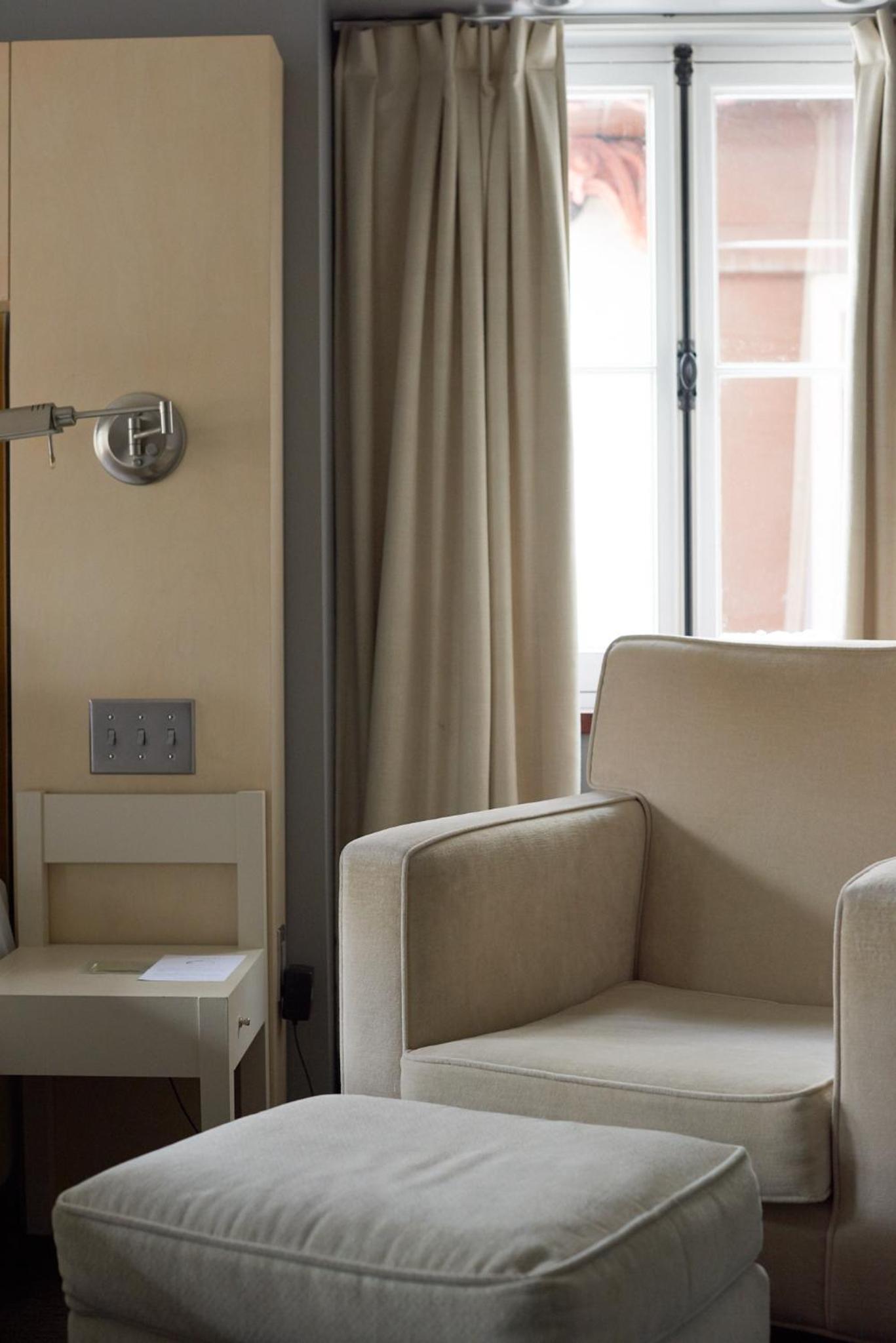 Comfort Queen Room - Photo 12