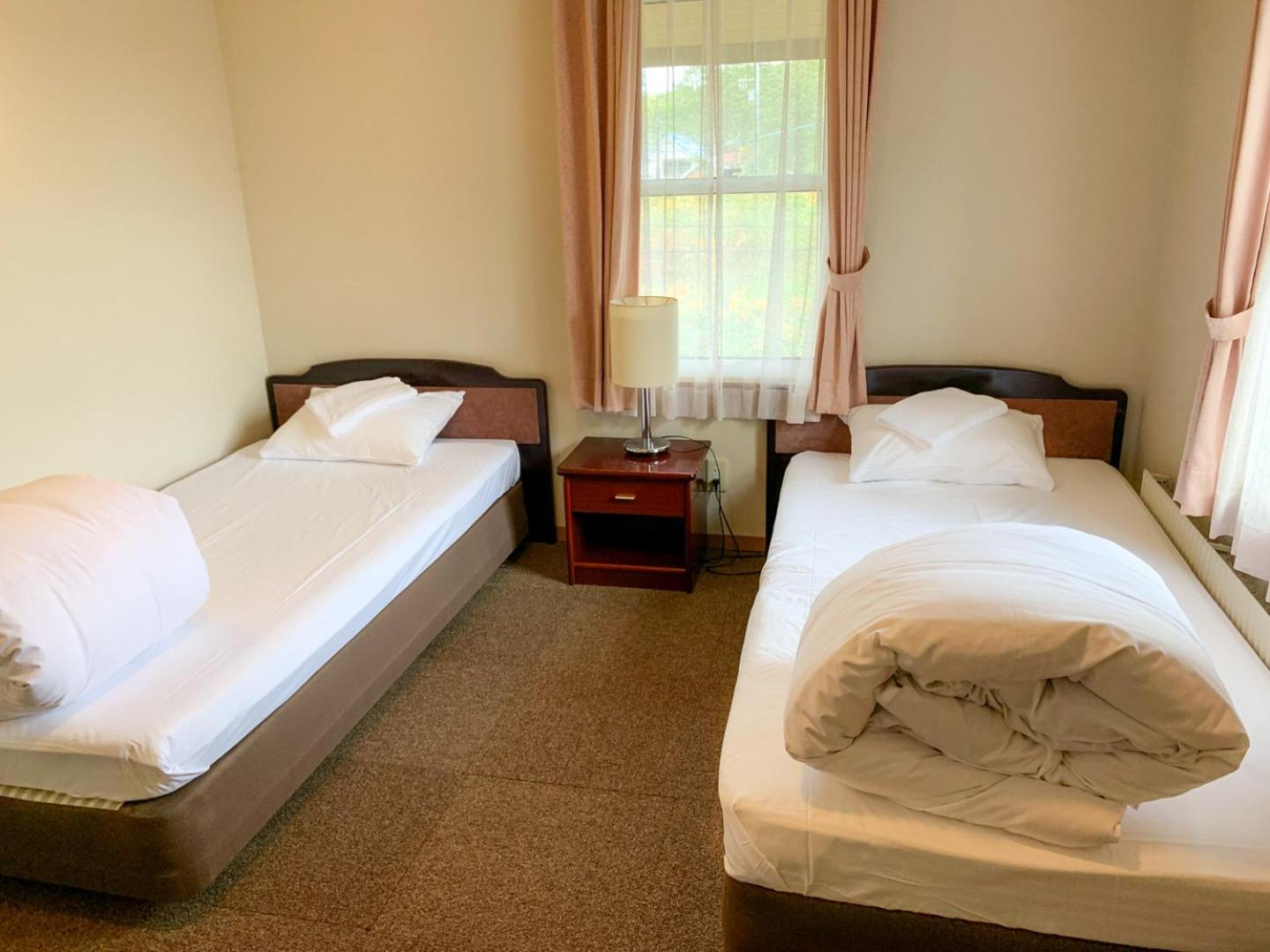 Twin Room with Private Bathroom - Photo 2