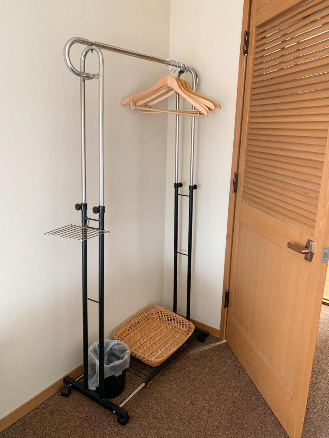Twin Room with Private Bathroom - Photo 7