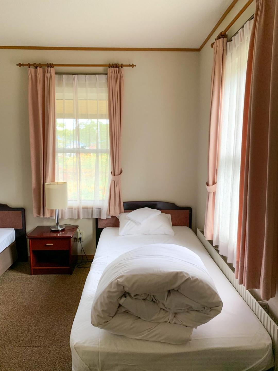 Twin Room with Private Bathroom - Photo 9