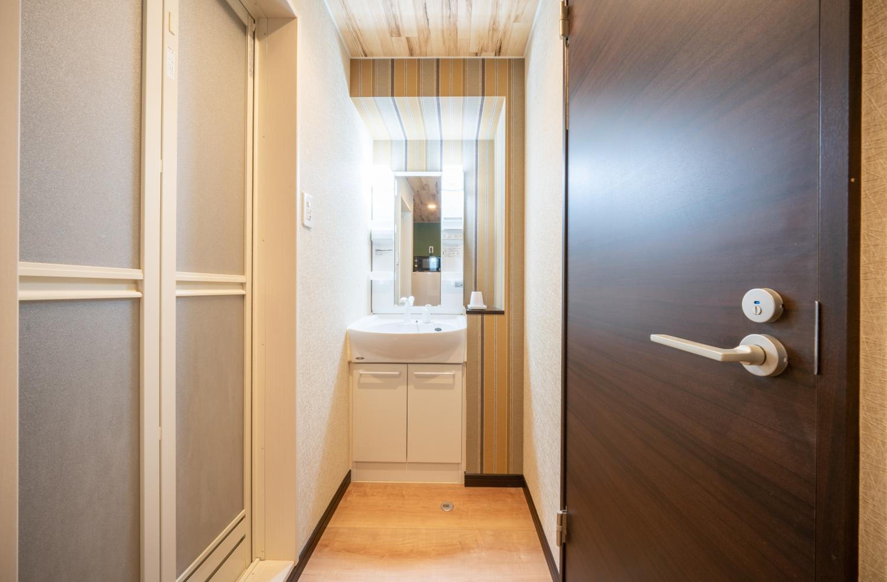 Standard Twin Room - Photo 8