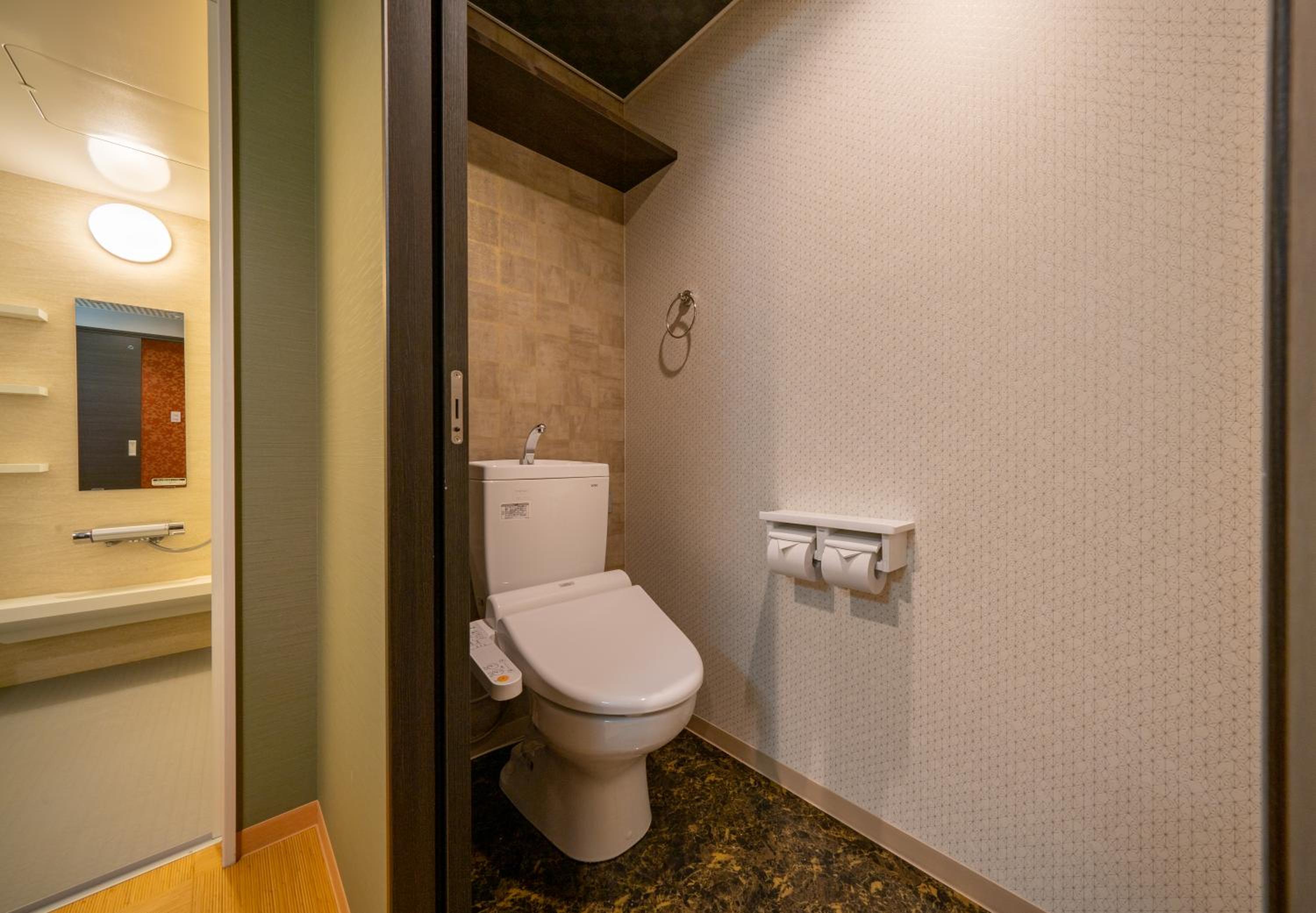 Deluxe Suite - Photo 16