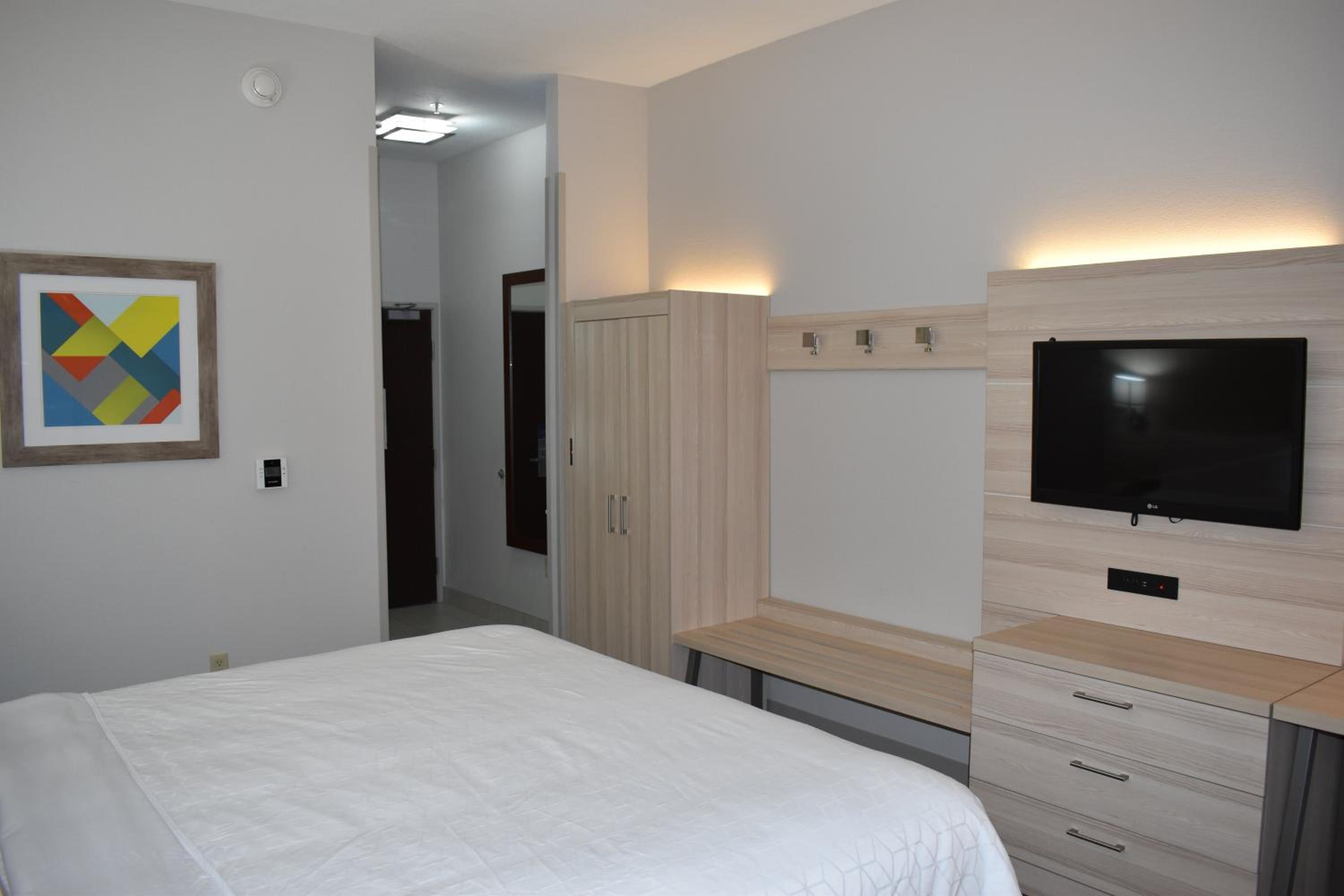 King Suite with Sofa Bed - Photo 2
