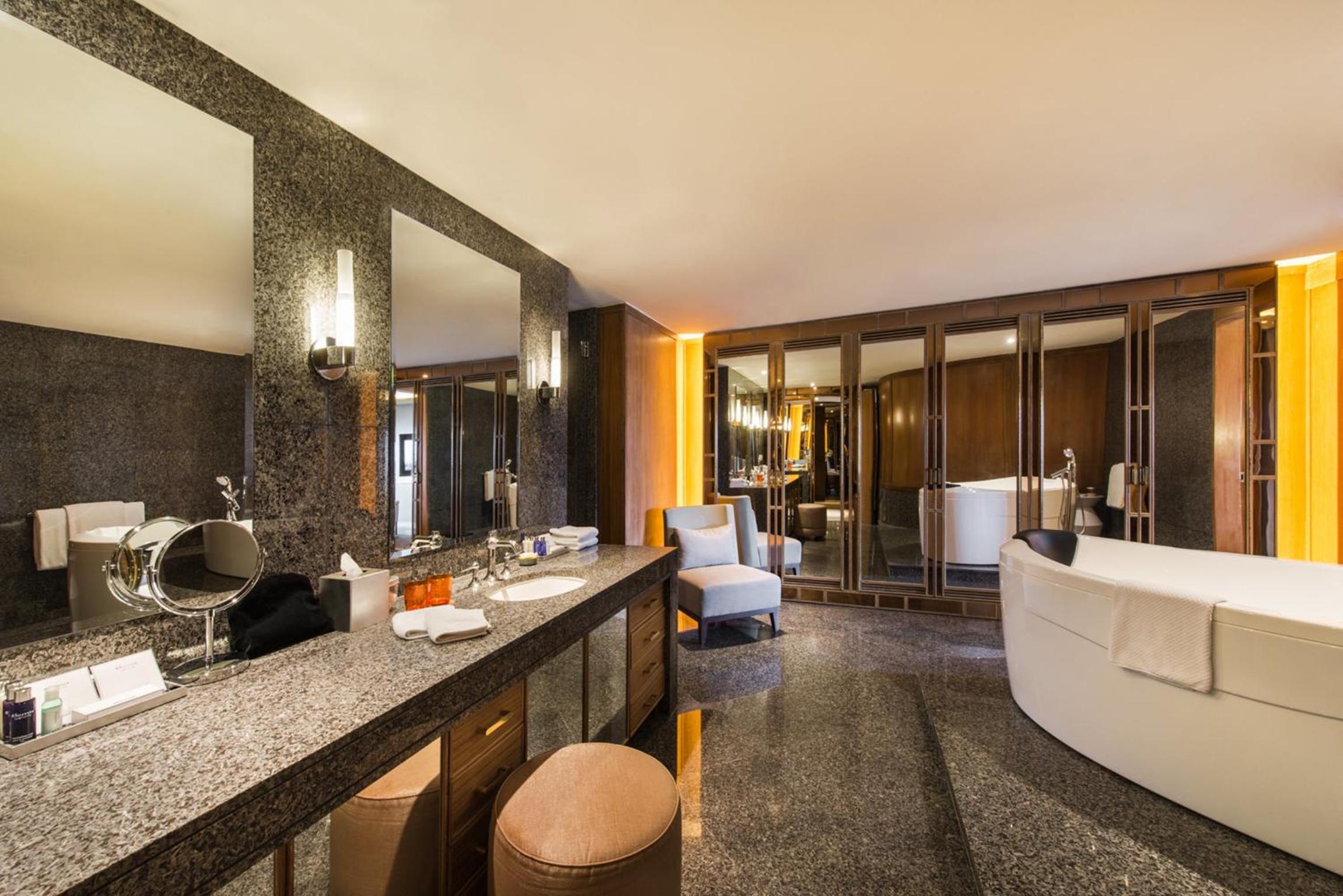 Panoramic Suite, Marina Bay View, Lounge Access, High Floor