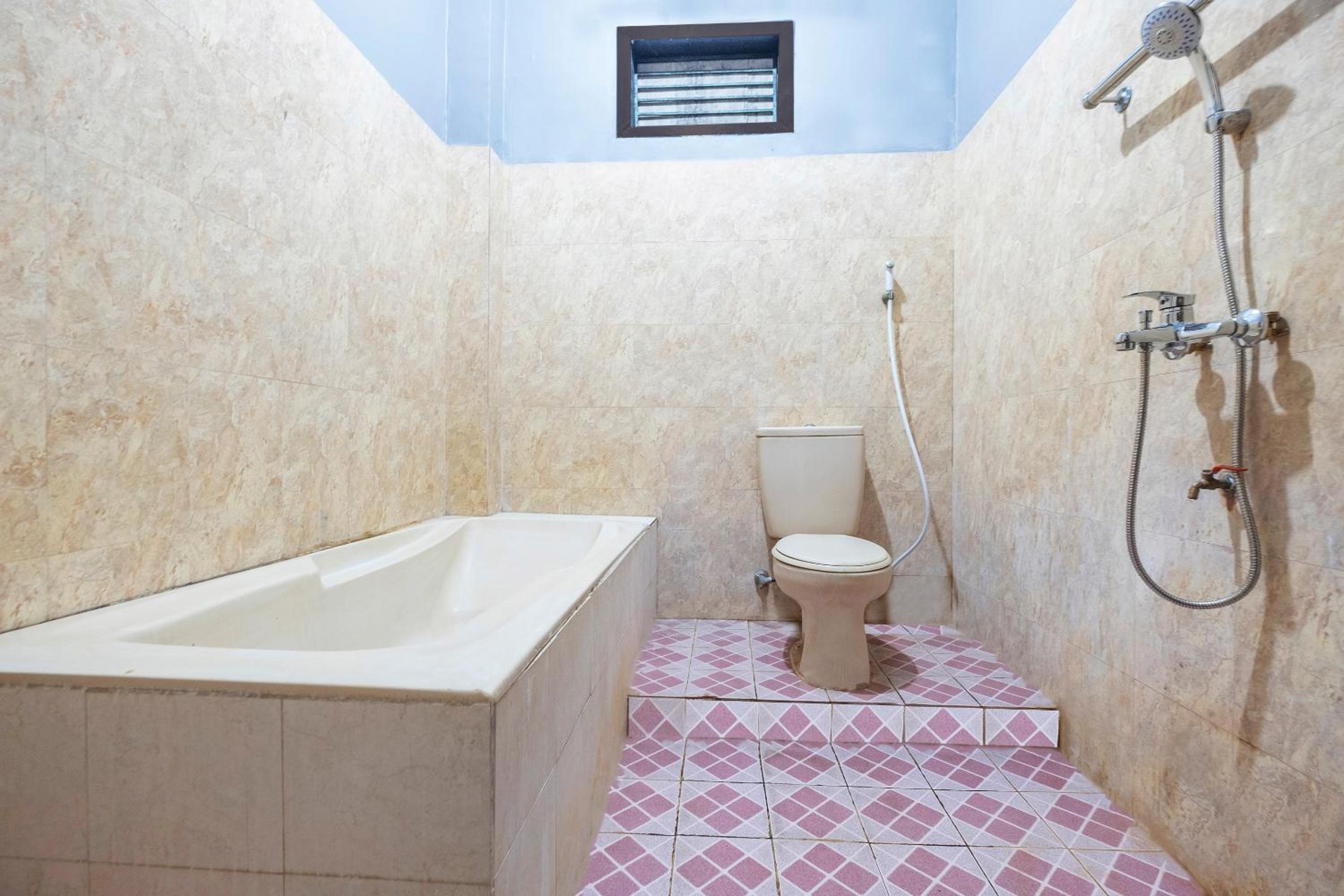 Superior Suite - Photo 9
