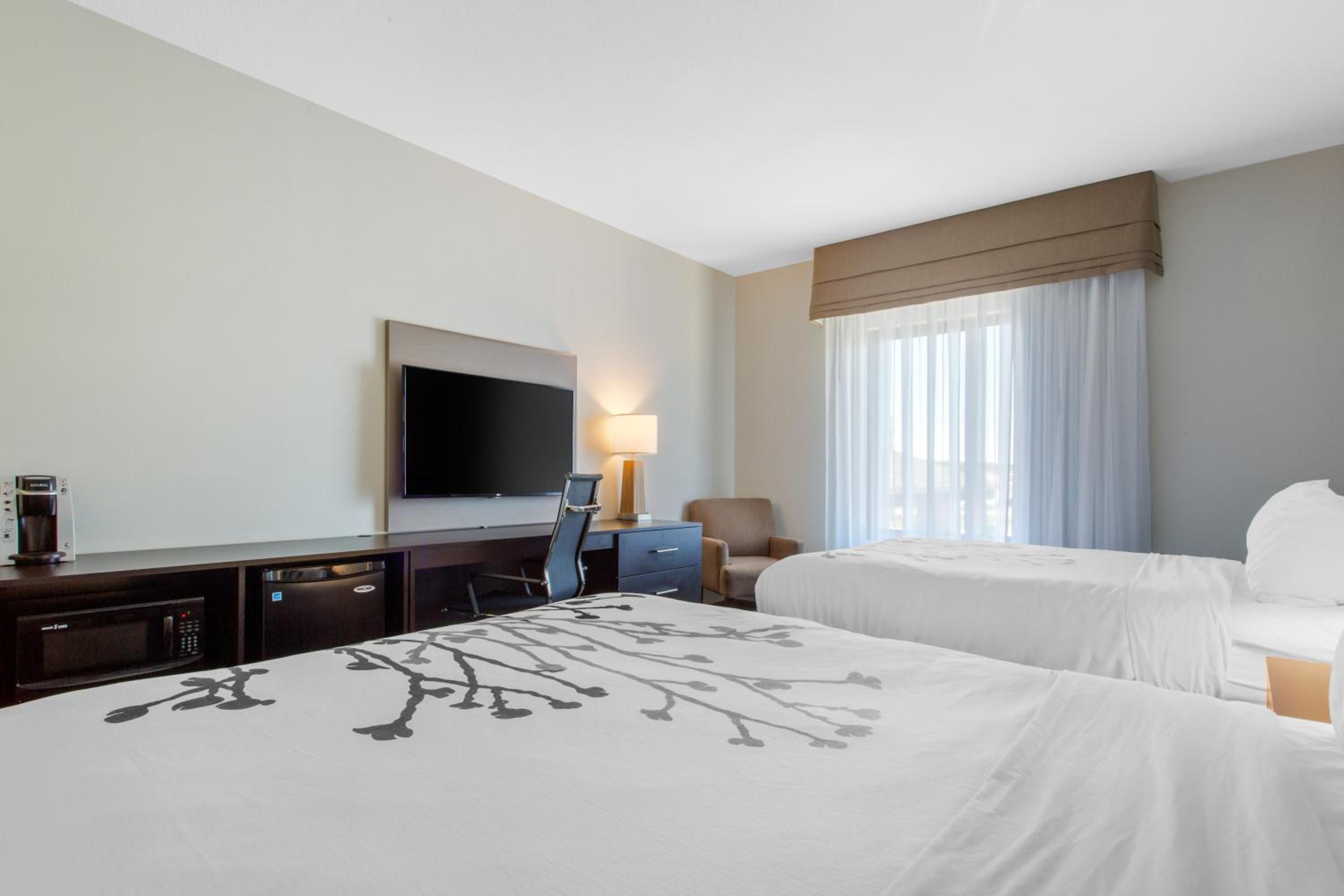 Queen Room with Two Queen Beds - Accessible/Non-Smoking  photo 3