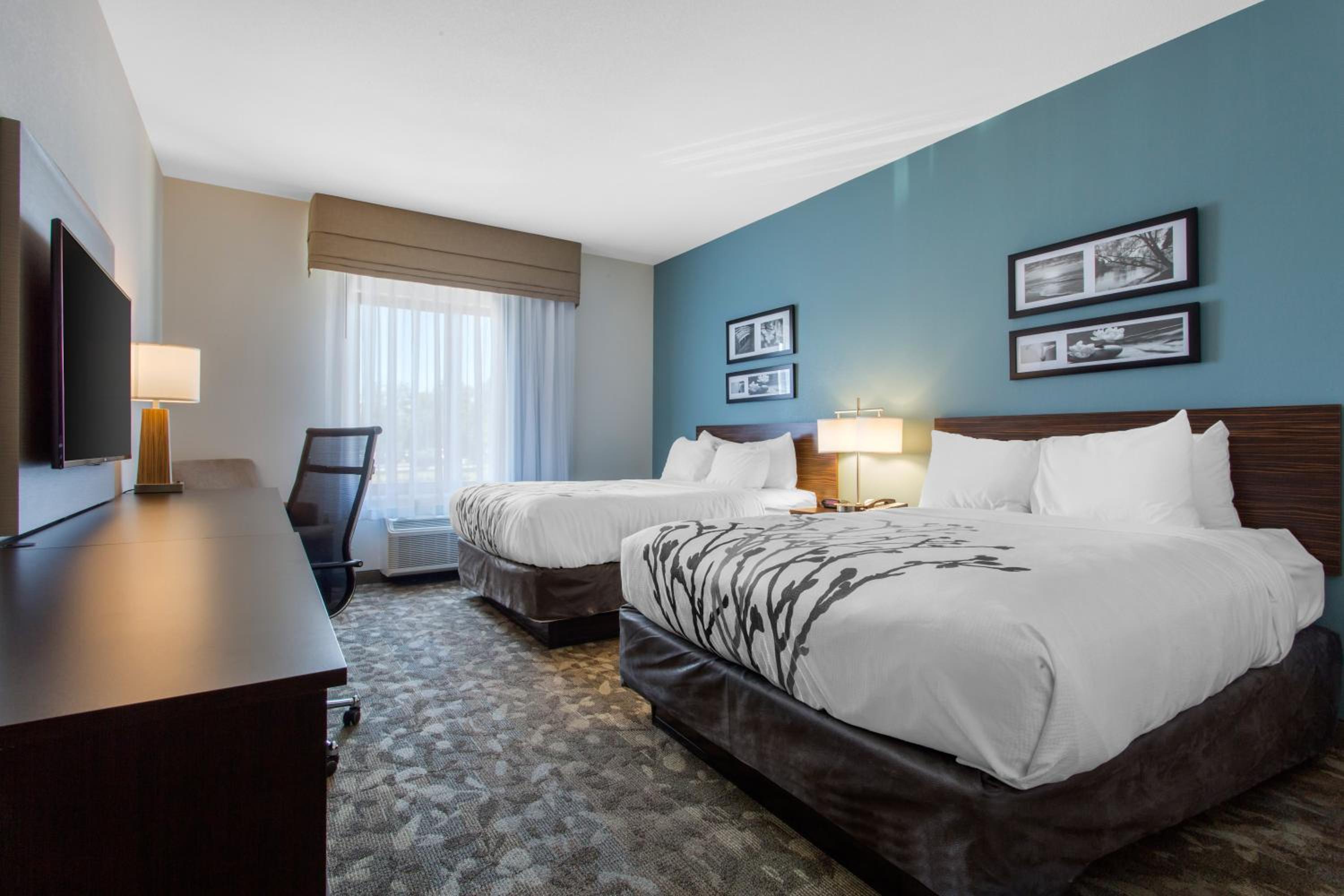 Queen Room with Two Queen Beds - Accessible/Non-Smoking  photo 2