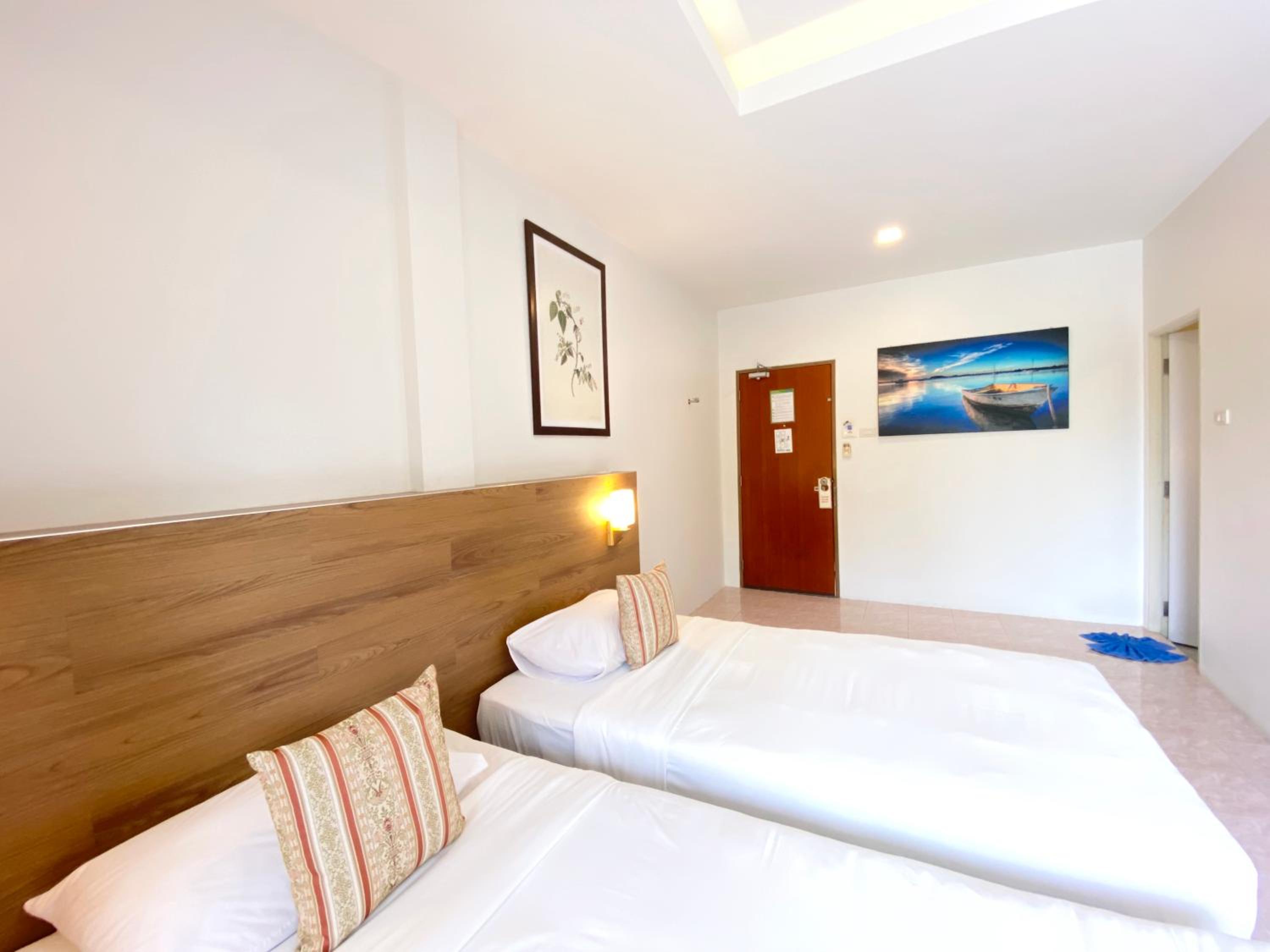 Standard Twin Room with Balcony
