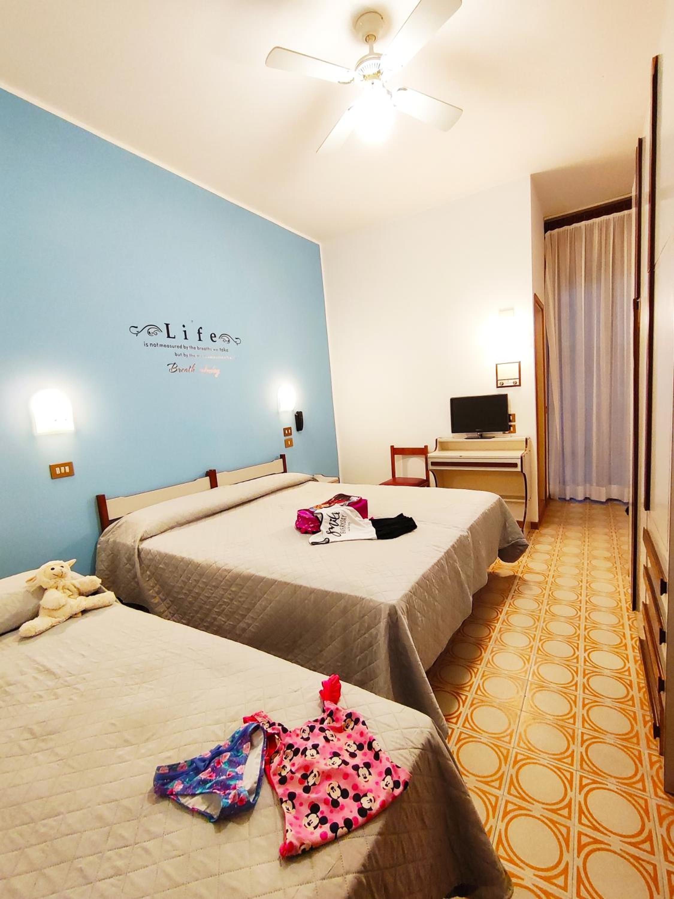Standard Triple Room photo 3