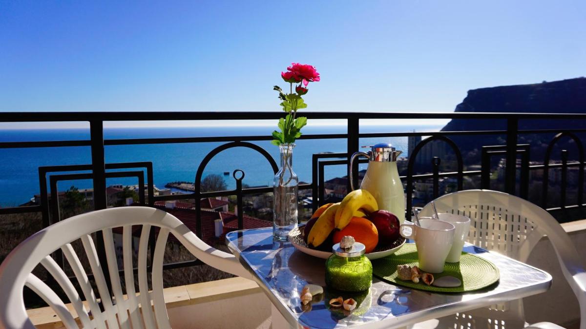 Apartment with Sea View photo 2
