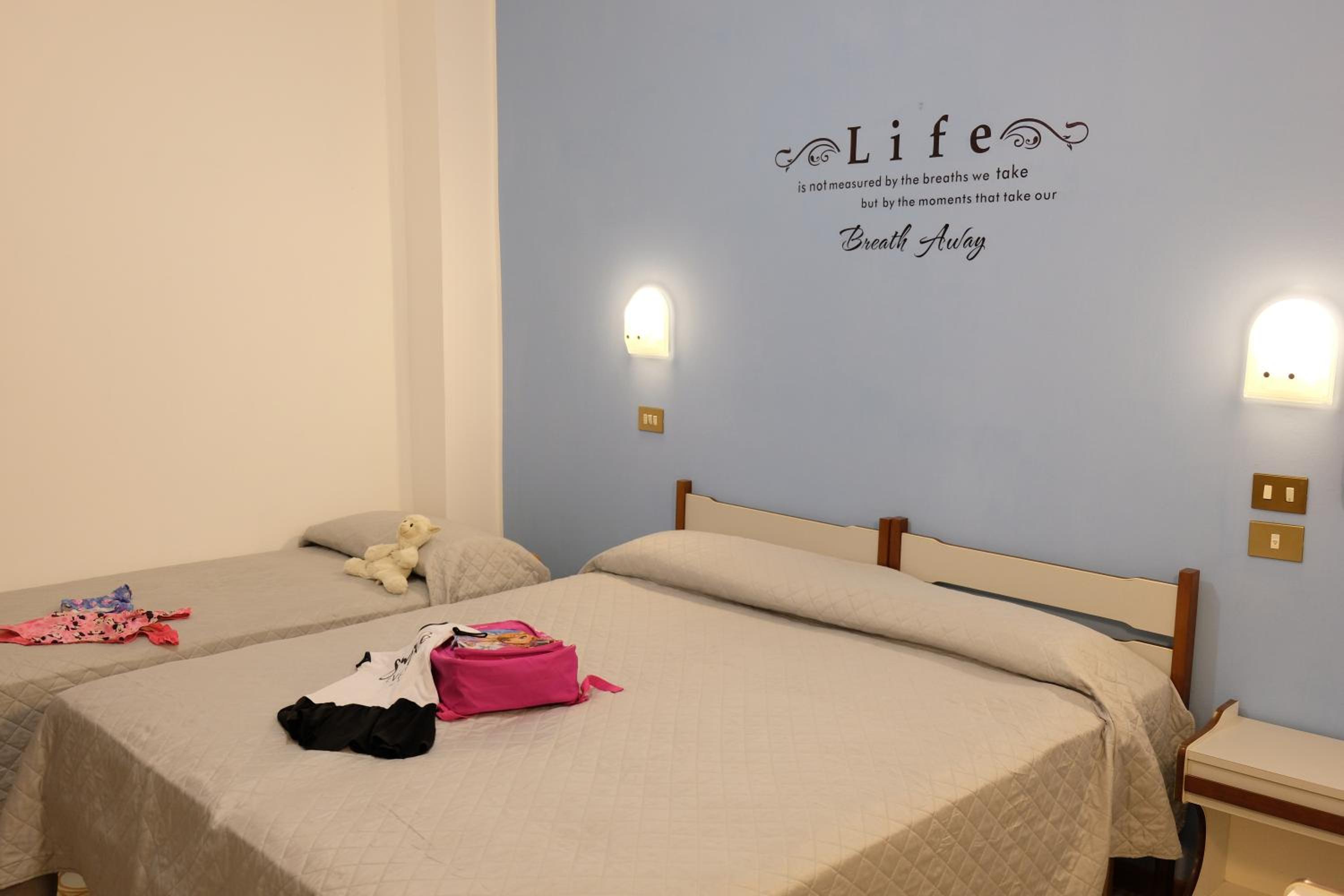 Standard Triple Room photo 2