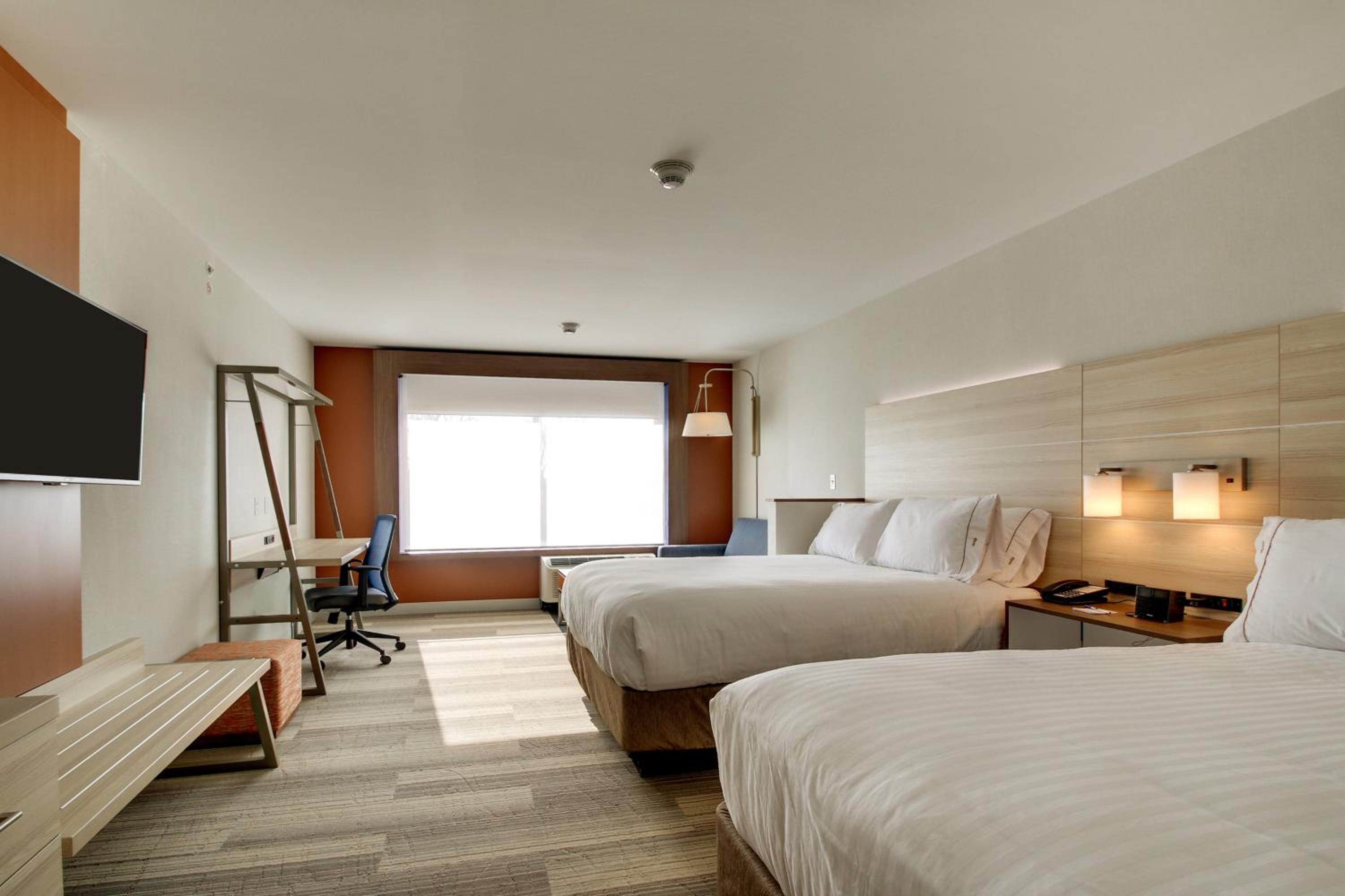 Queen Suite with Two Queen Beds