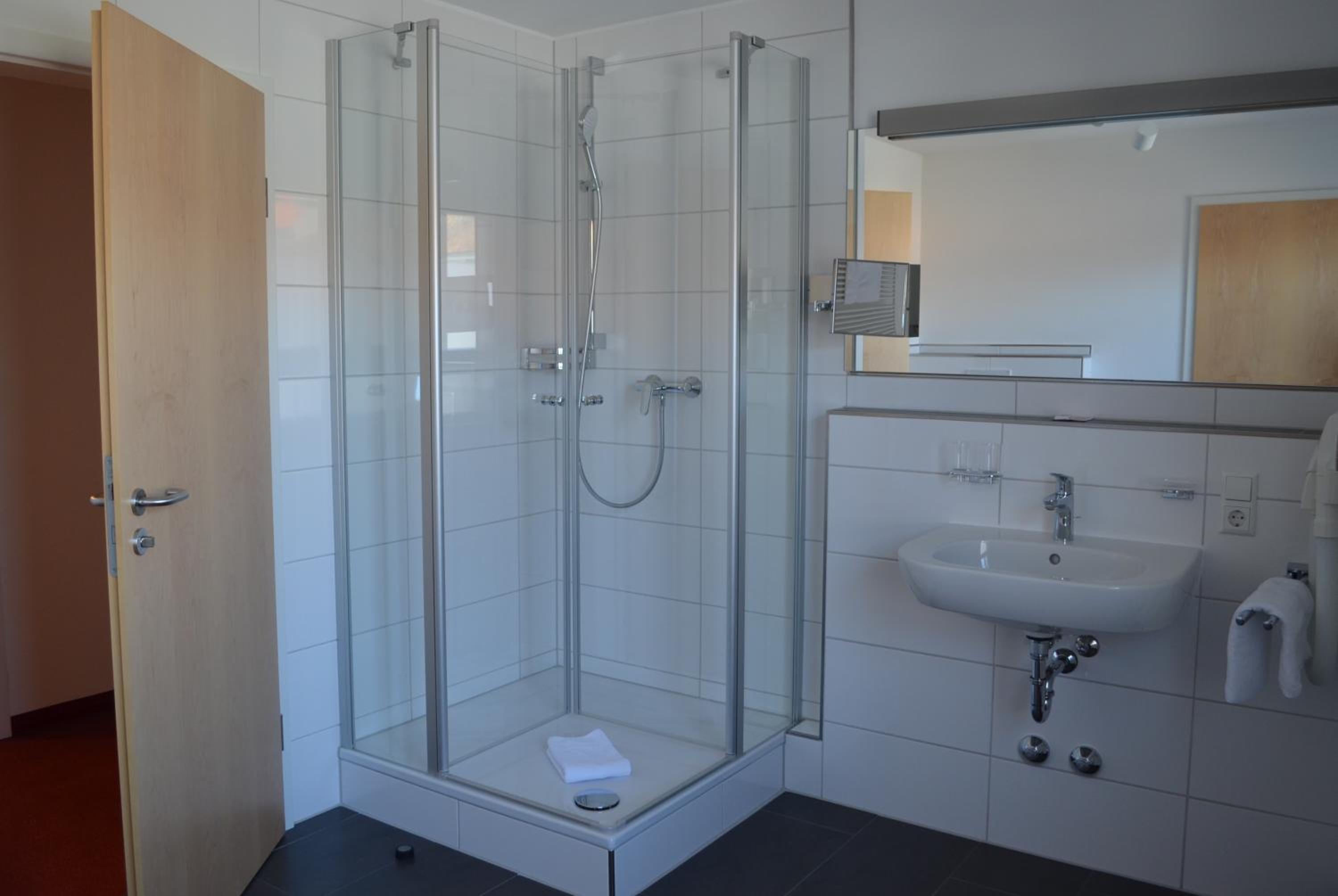 Budget Double Room - Photo 3