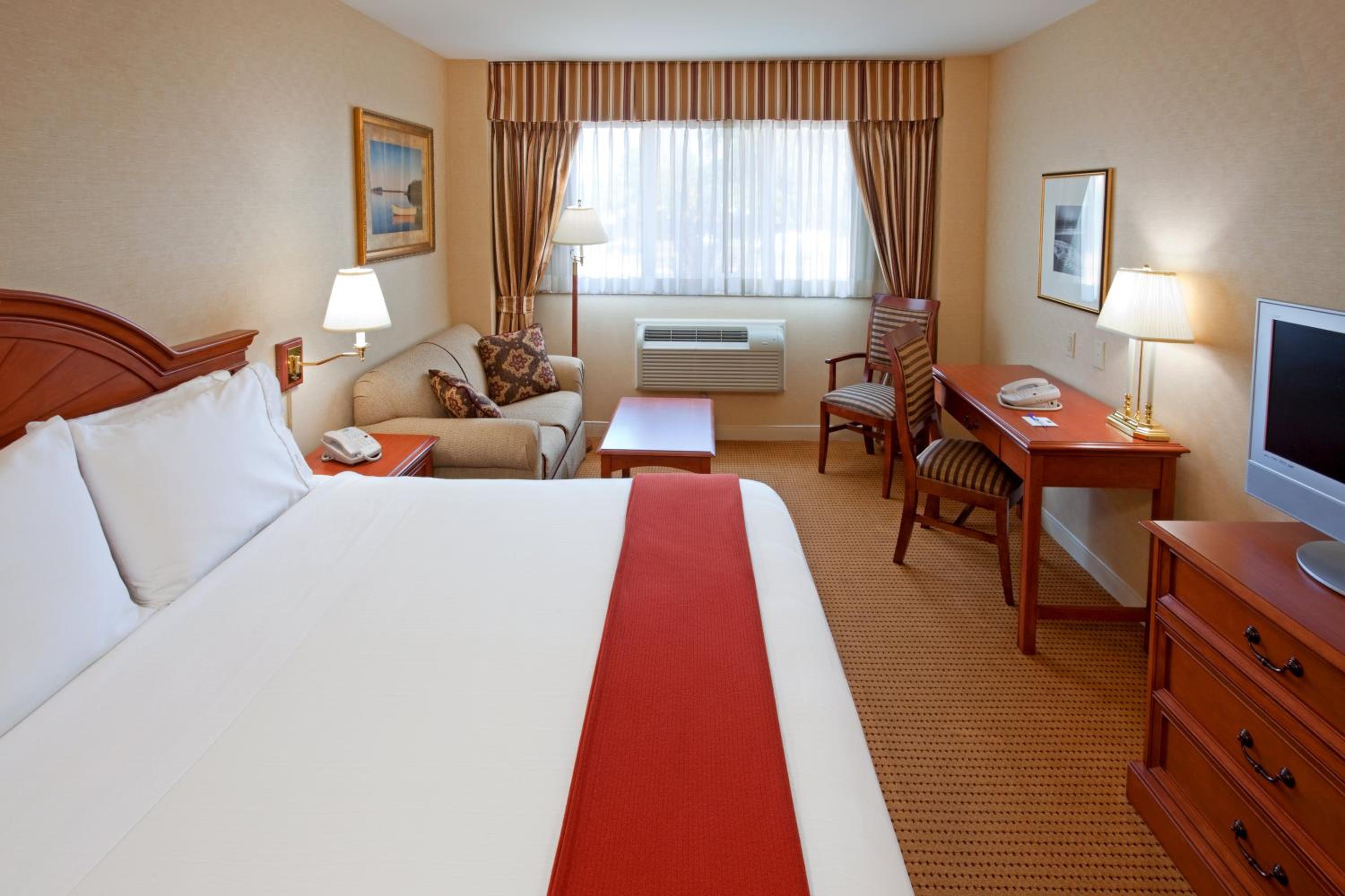 King Room with Sofa Bed - Photo 1