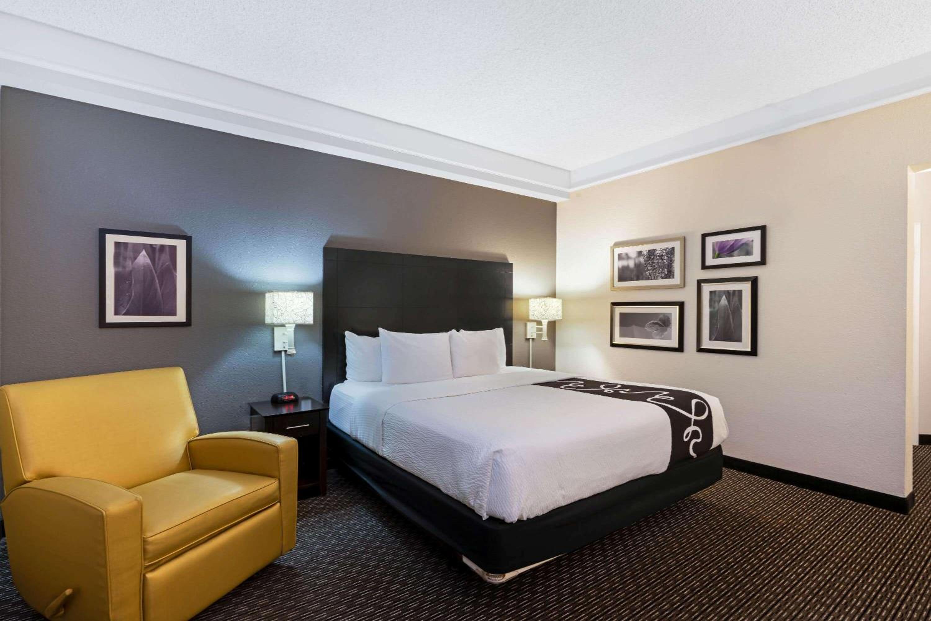 Deluxe King Room - Photo 1