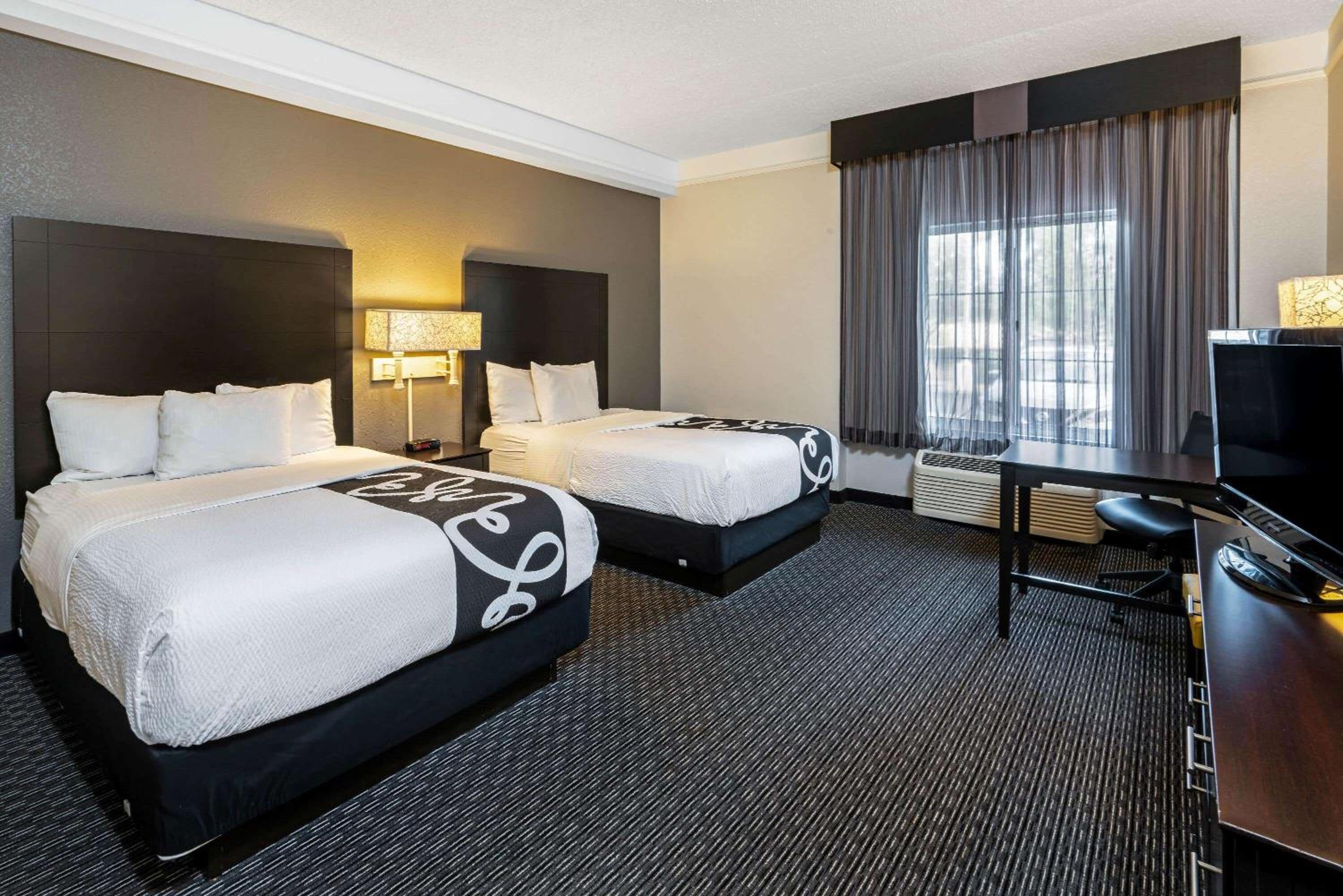 Double Room with Two Double Beds - Photo 2