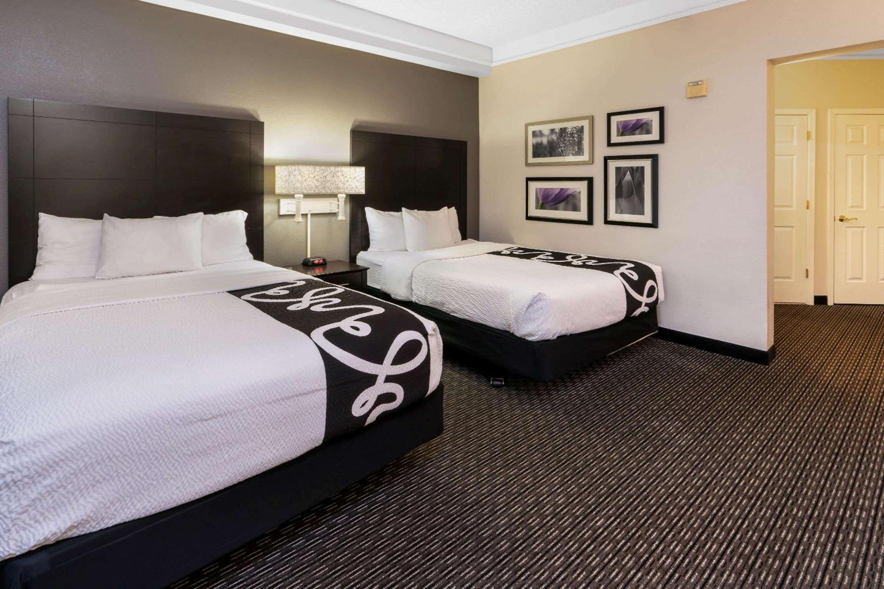 Double Room with Two Double Beds - Disability Access - Photo 3