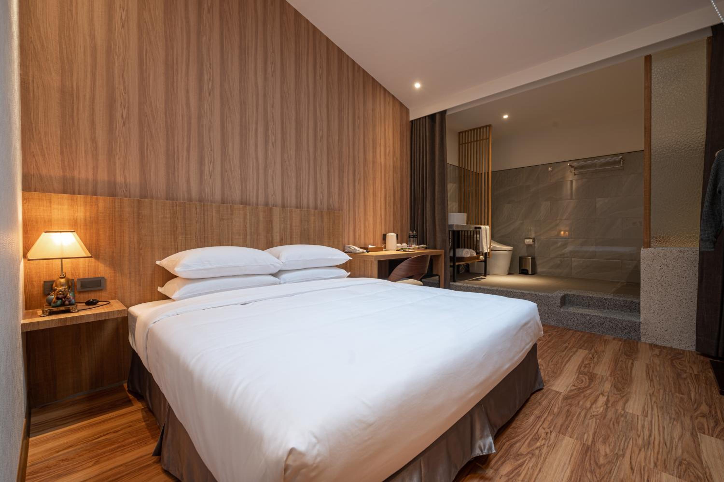 Superior Suite - Photo 3
