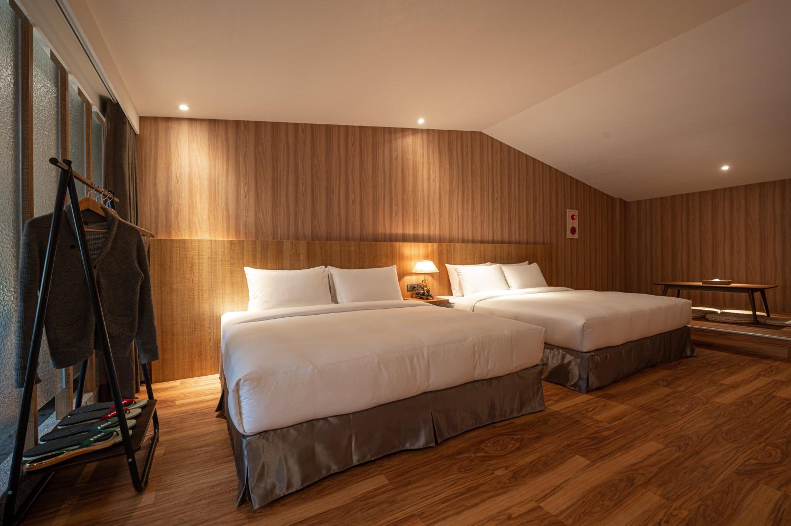 Deluxe Family Suite - Photo 6