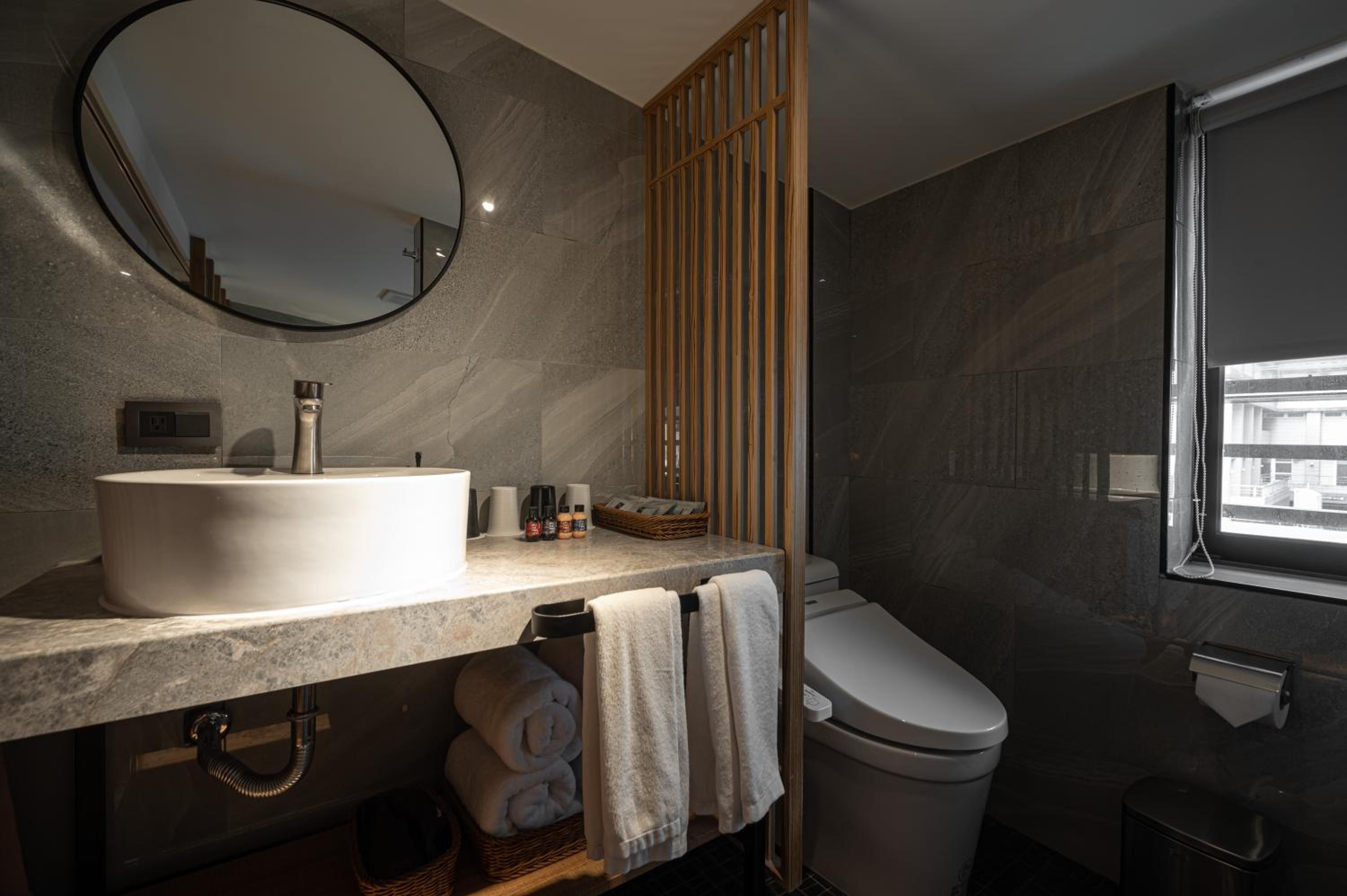 Deluxe Family Suite - Photo 7