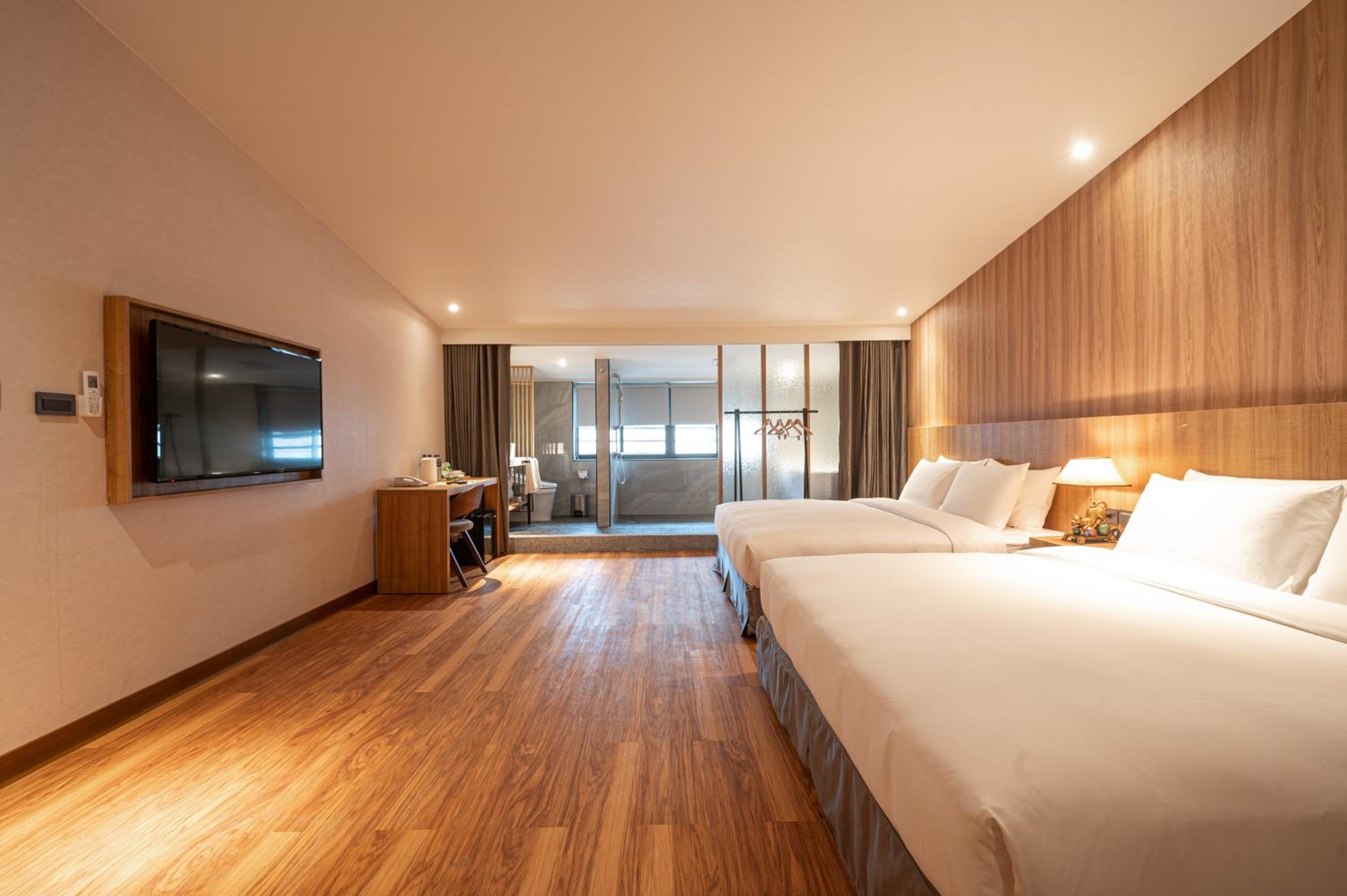 Deluxe Family Suite - Photo 2