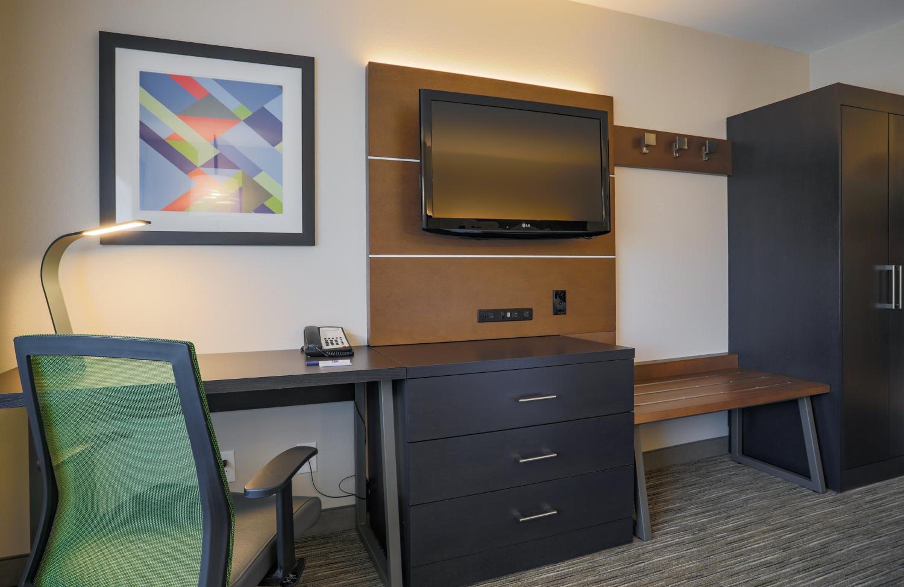 Standard King Room - Photo 4