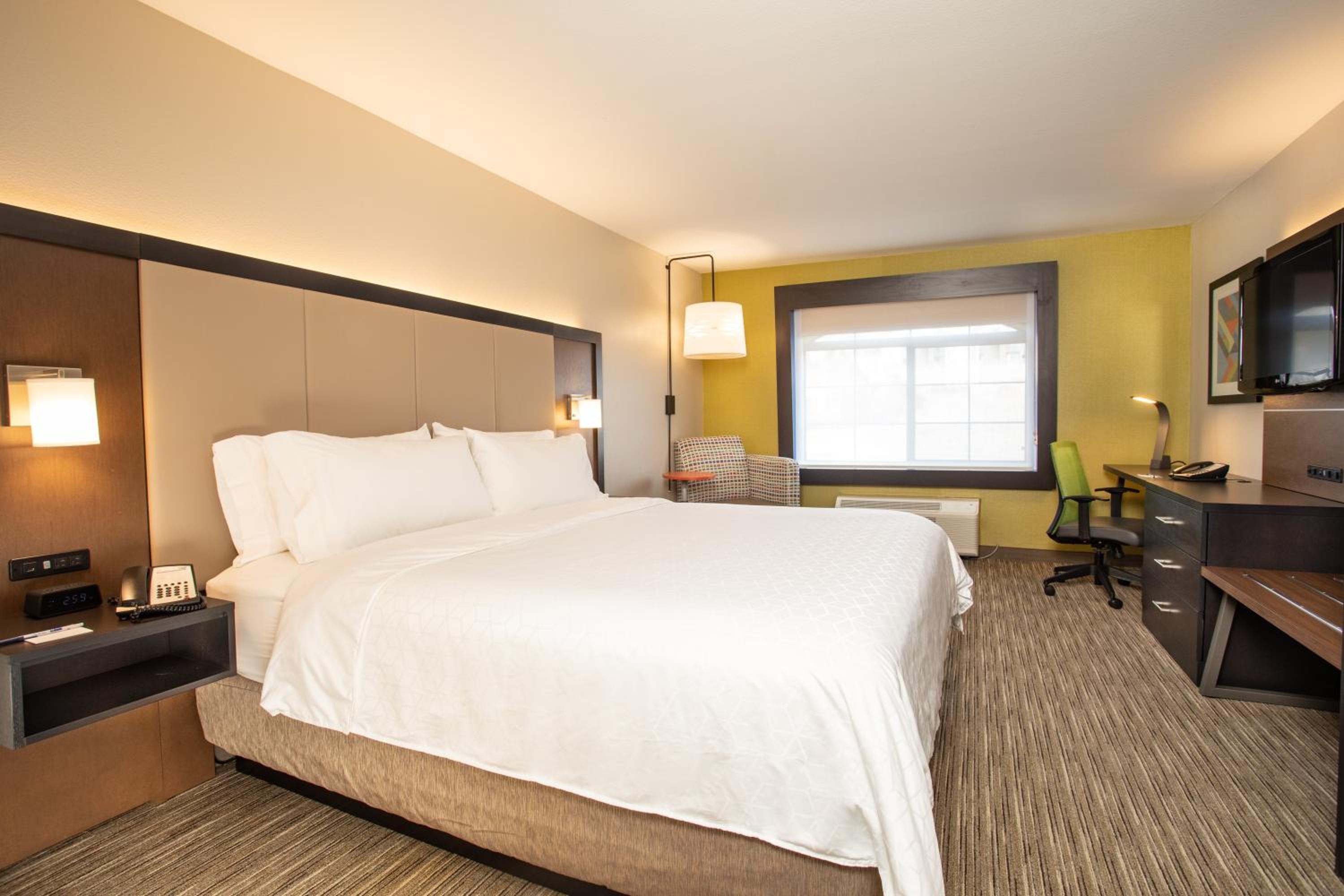 Standard King Room - Photo 3
