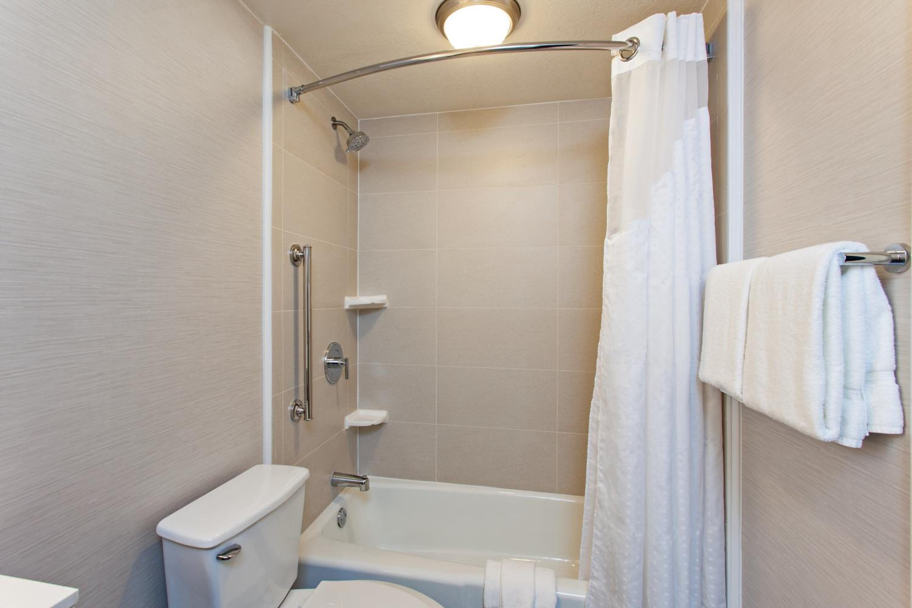 Standard King Room - Photo 4
