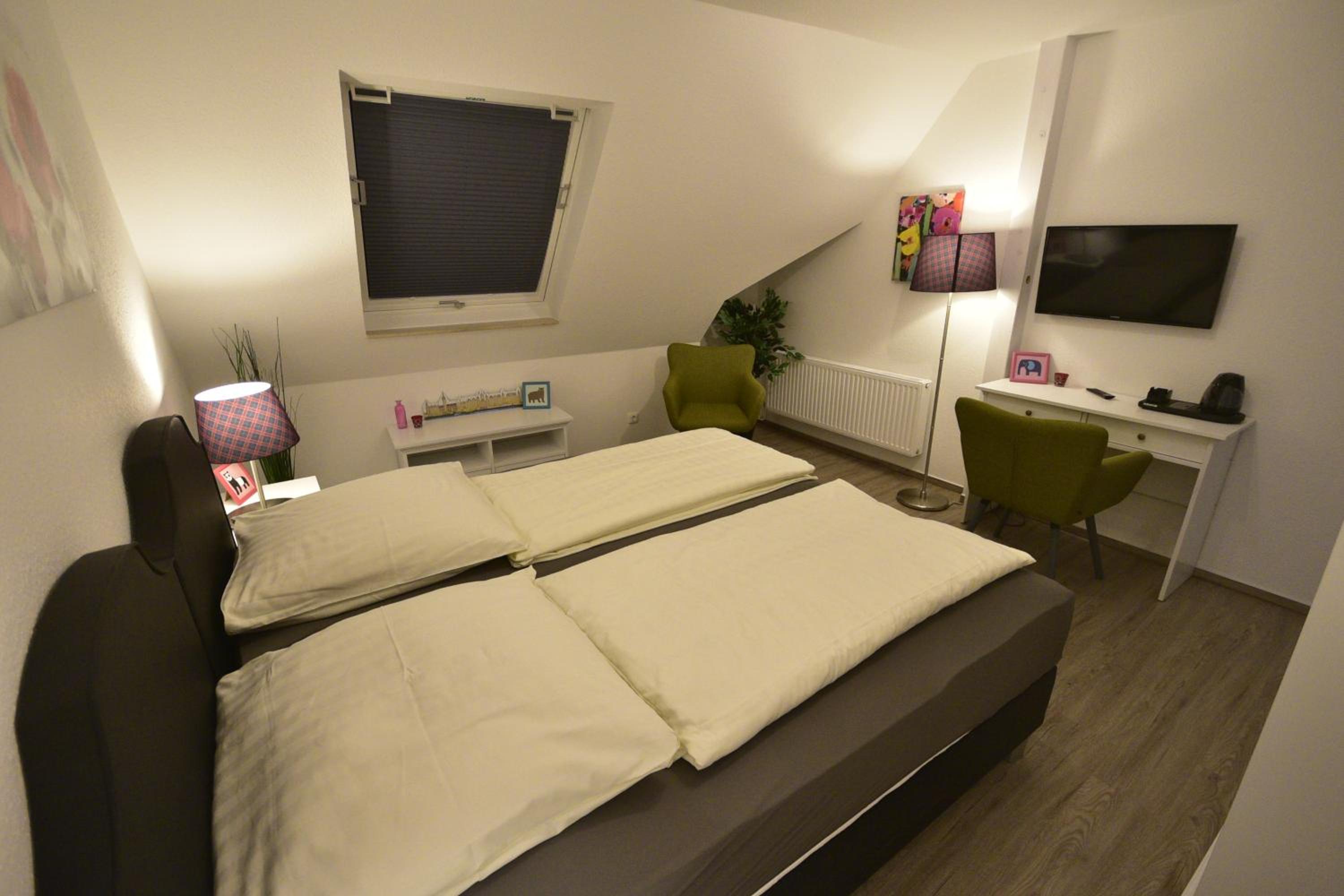 Double Room upper floors - Photo 11