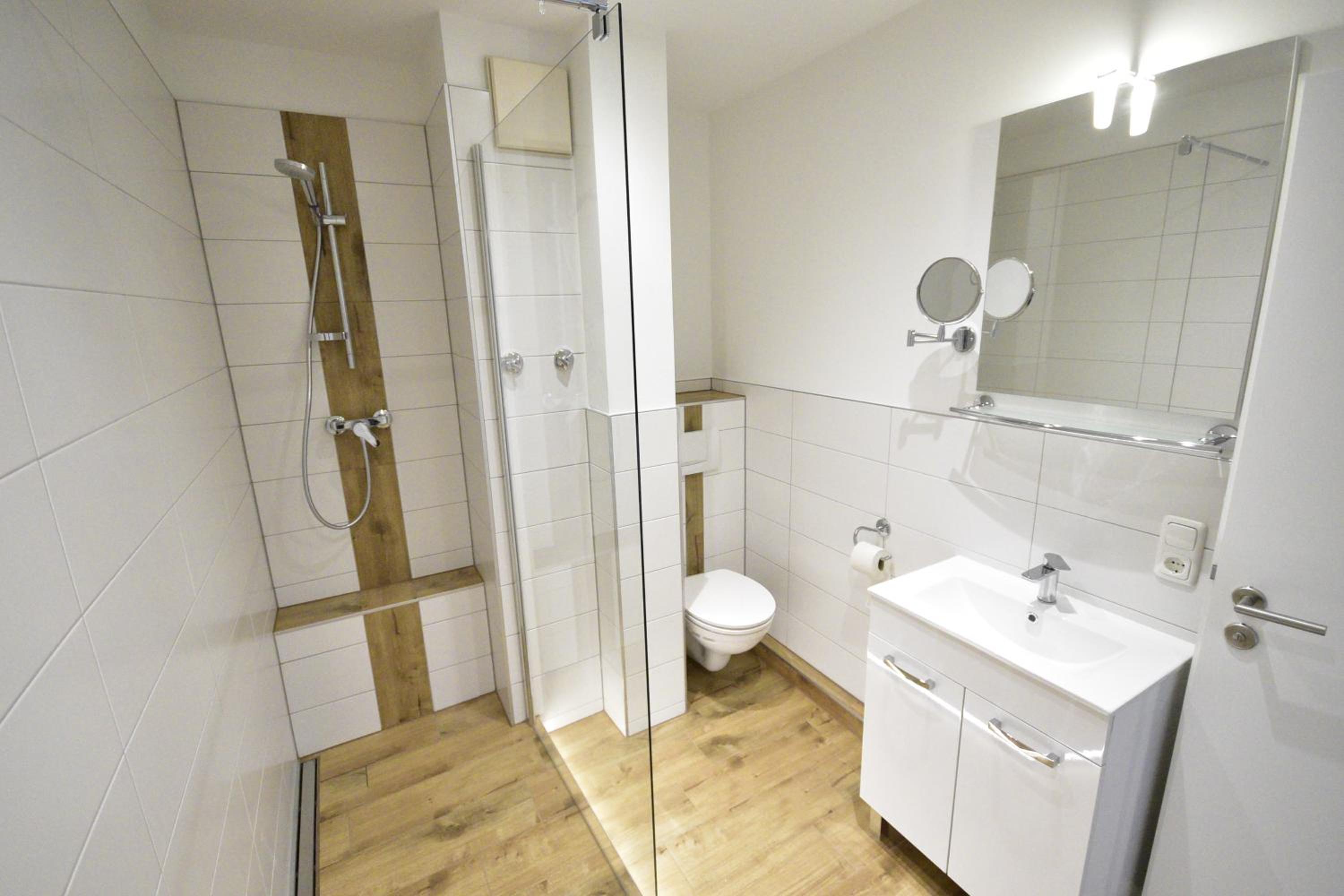 Double Room upper floors - Photo 9