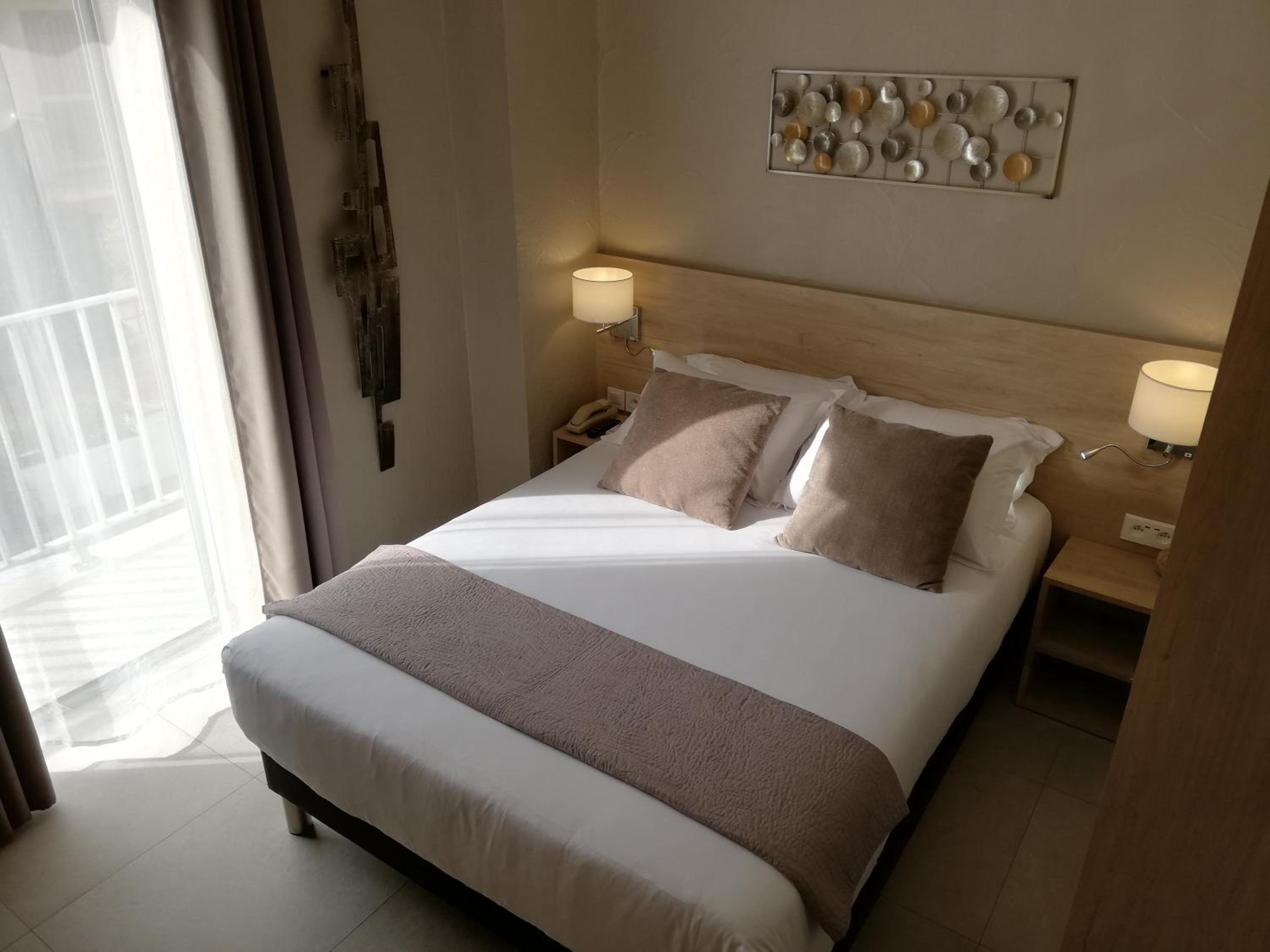 Double Room with Balcony and Side Sea View photo 1