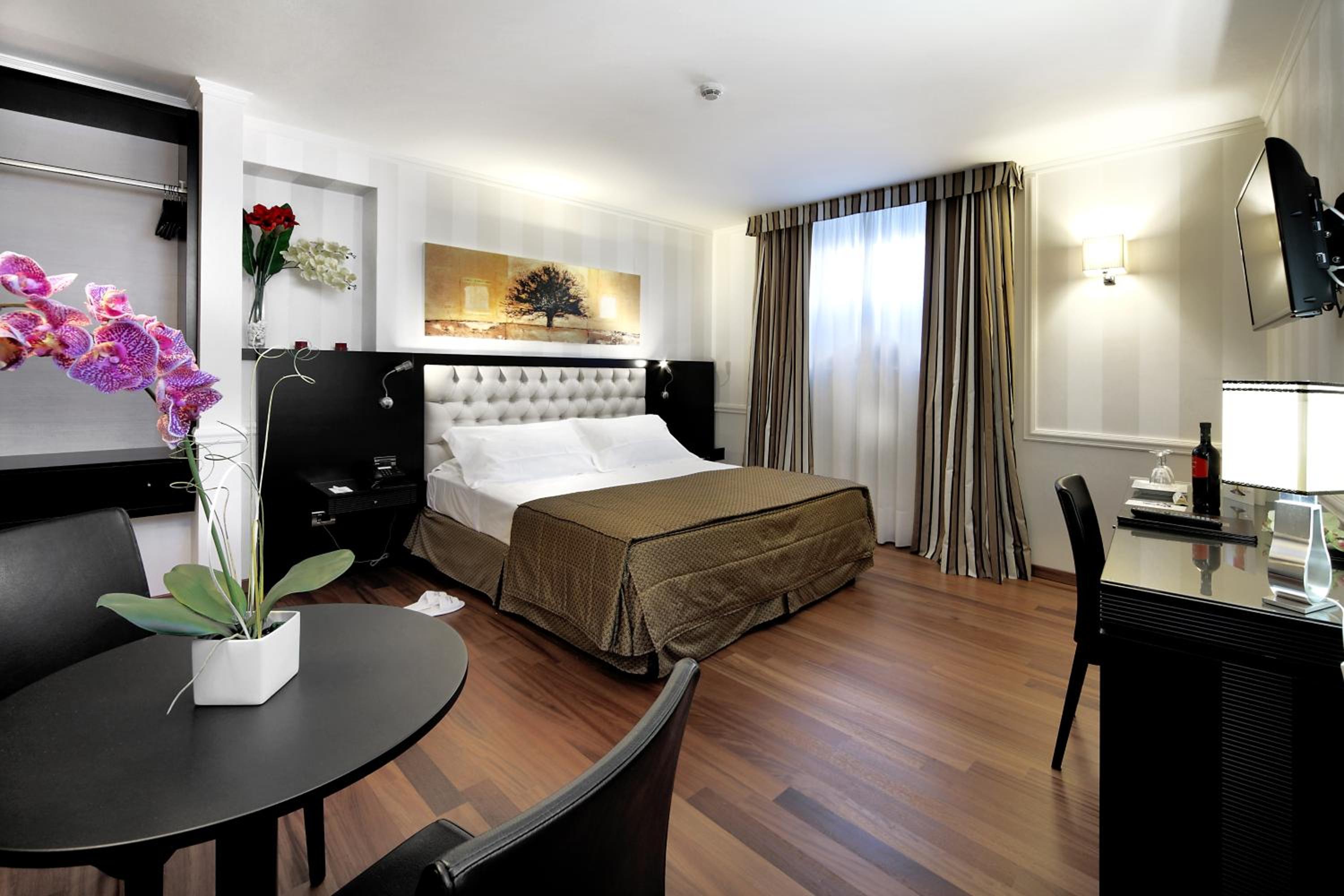 Suite - Photo 5