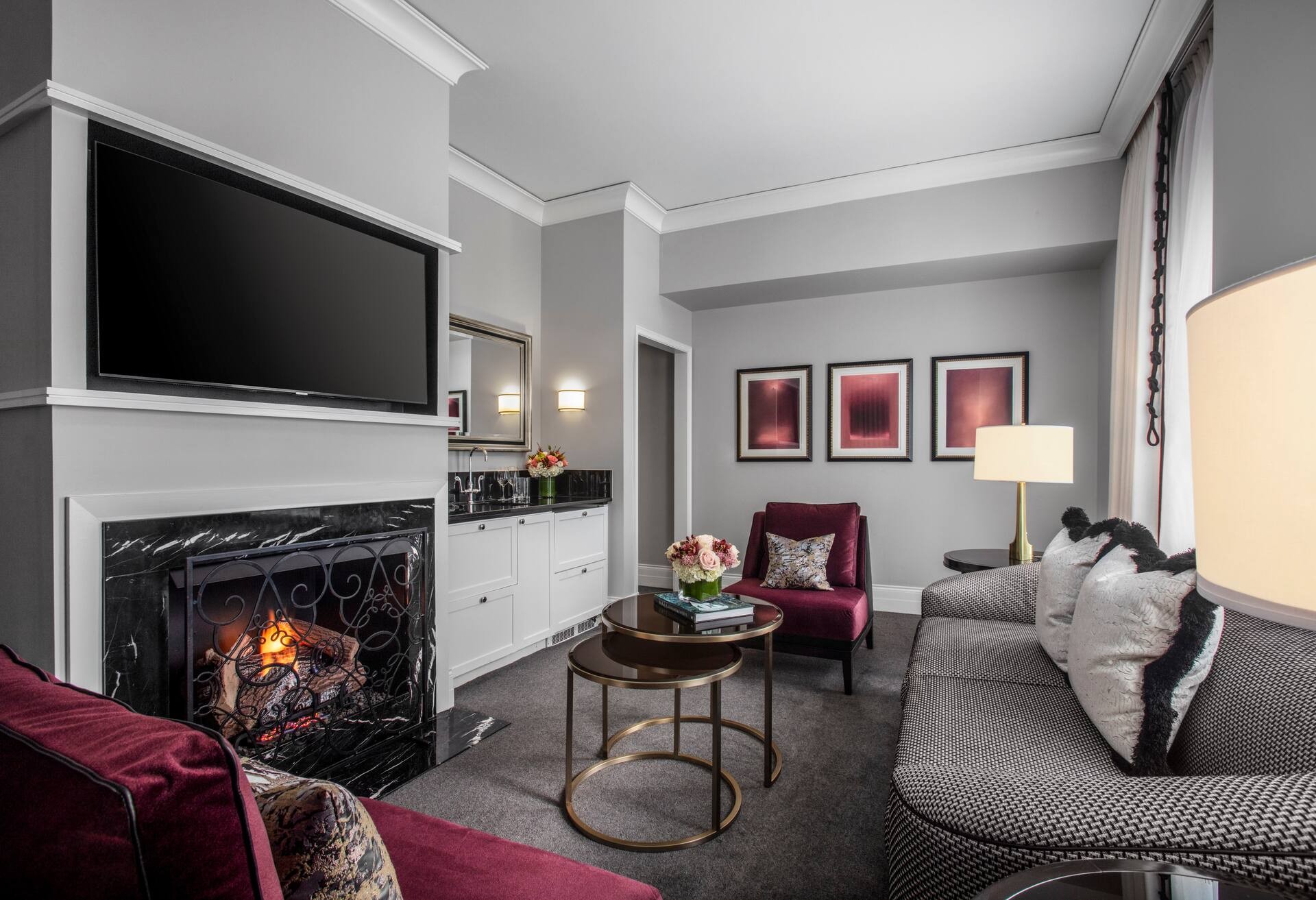 Corner One Bedroom Terrace Ste W/ Fireplace thumbnail 5