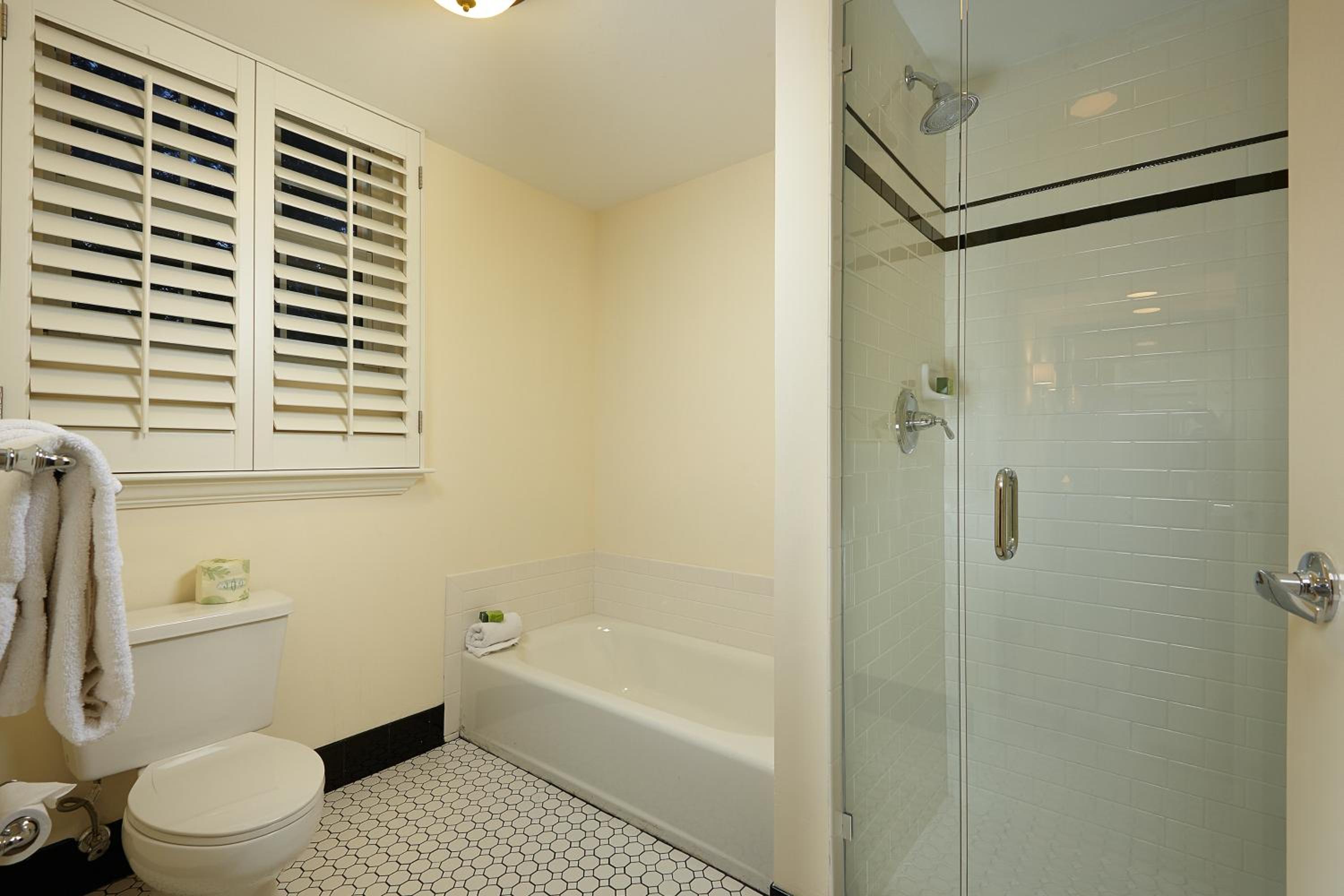 Double/ Double Room with City View - Photo 2