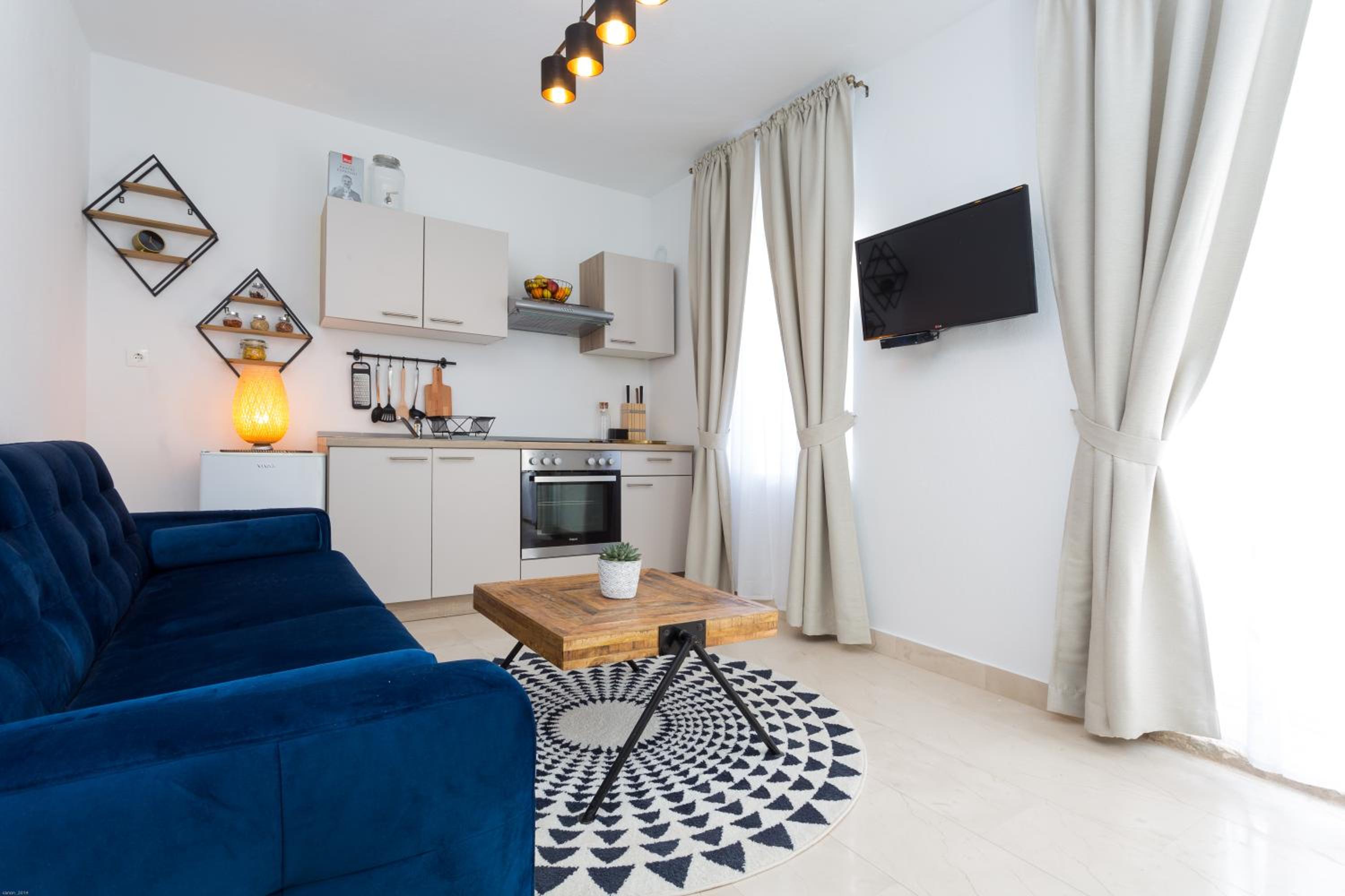 One-Bedroom Apartment photo 1