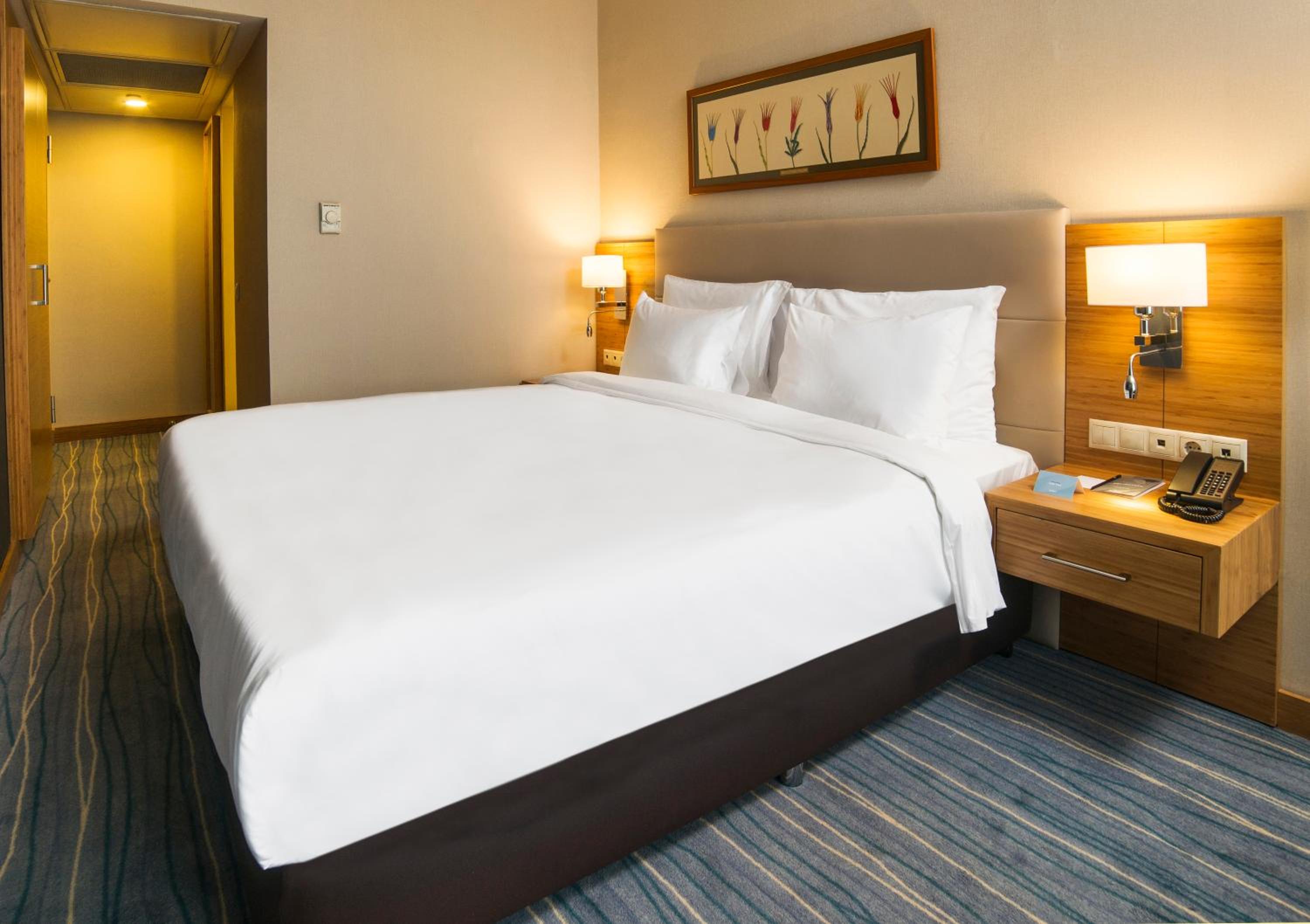 Standard Room with Sea View - Non-Smoking photo 2