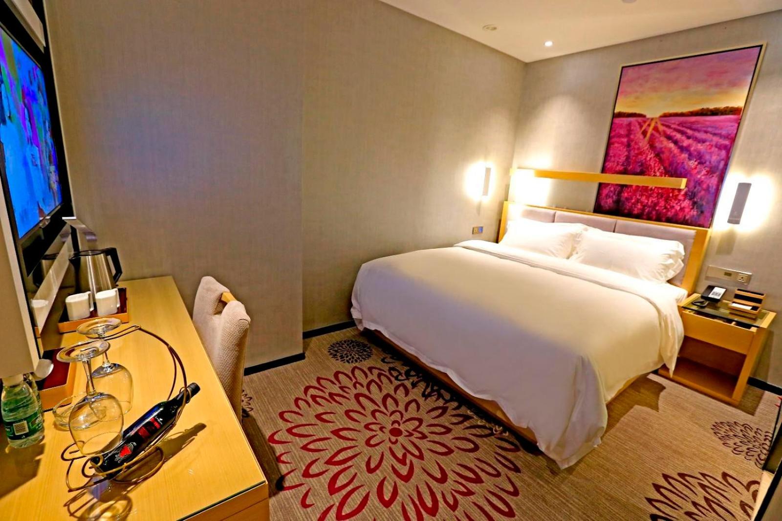 Elegant Double Room photo 3