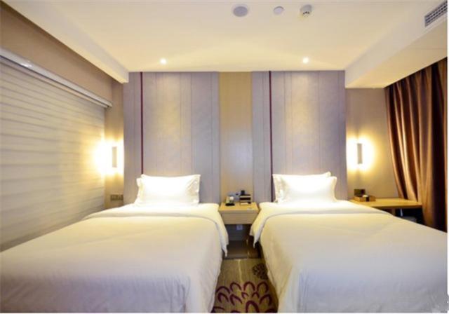 Deluxe Twin Bed Room