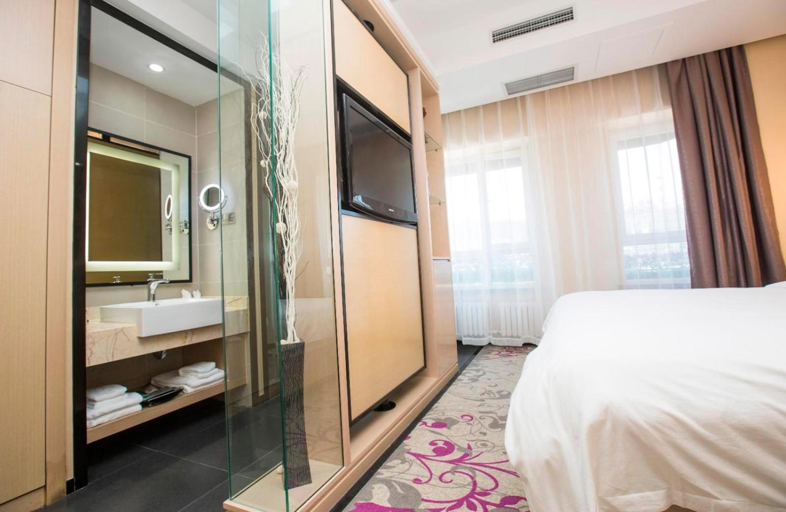 Deluxe King size bed Room photo 2