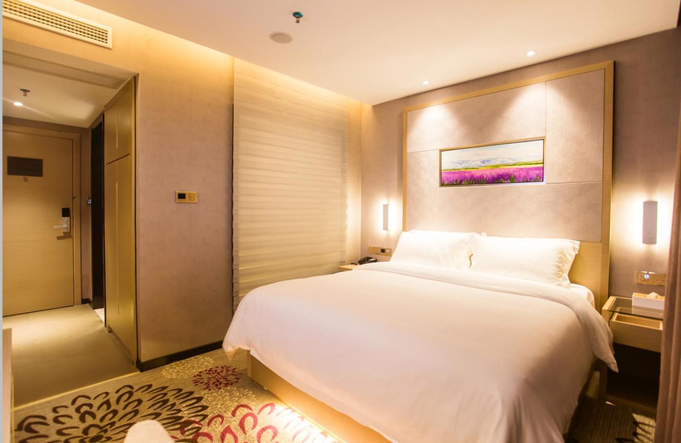 Deluxe King size bed Room photo 2