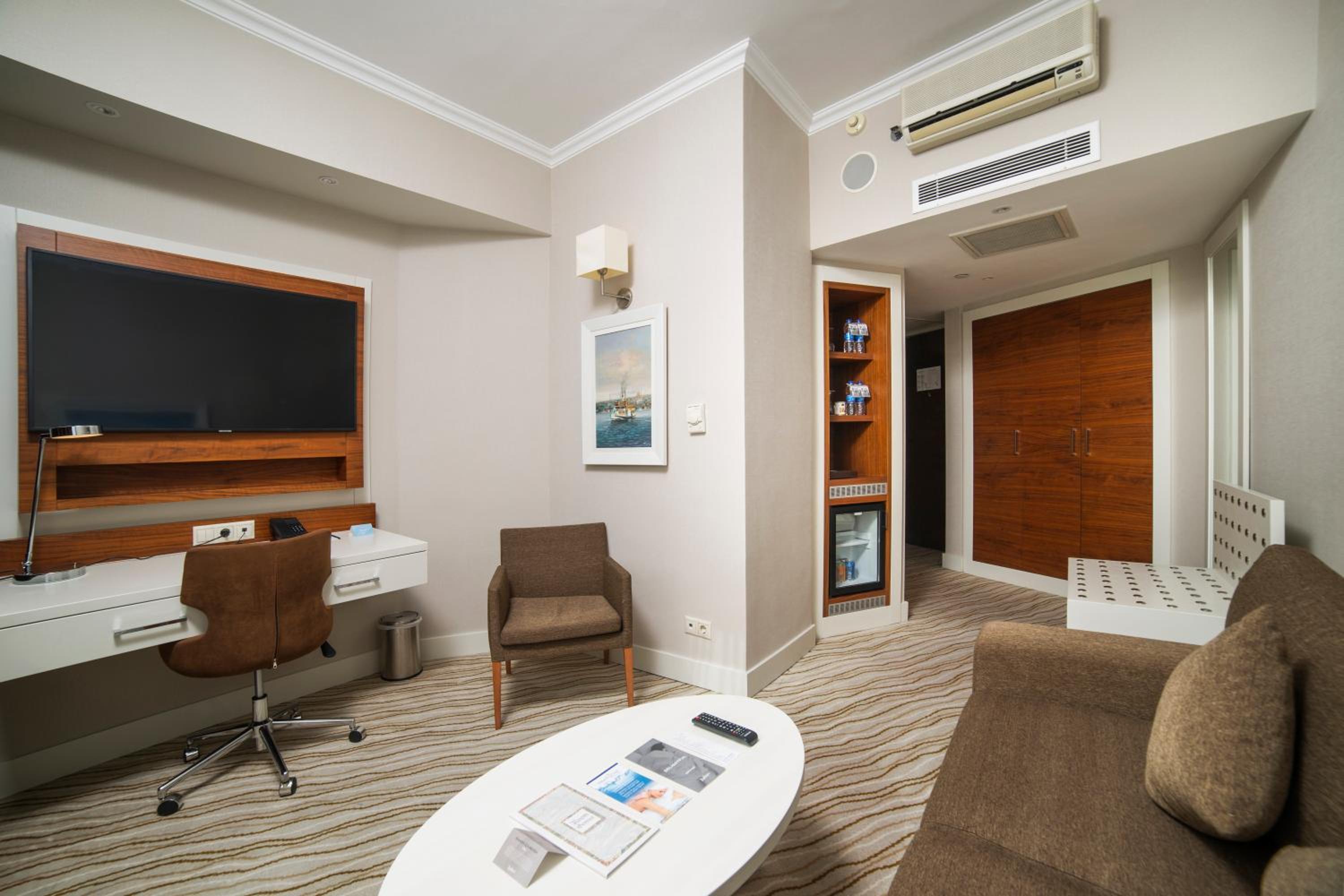 Superior Room with Sea View - Non-Smoking photo 2