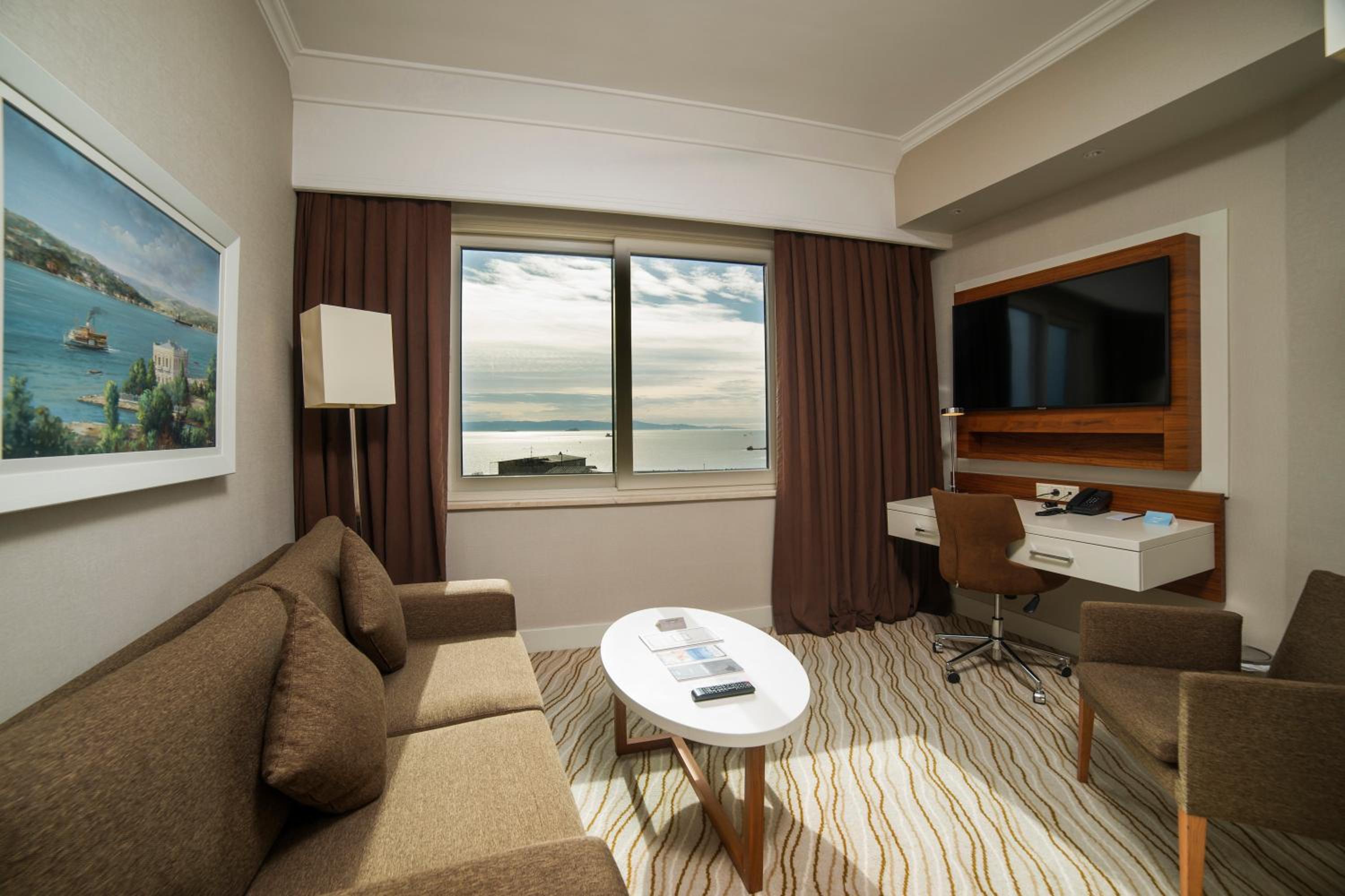 Superior Room with Sea View - Non-Smoking photo 3