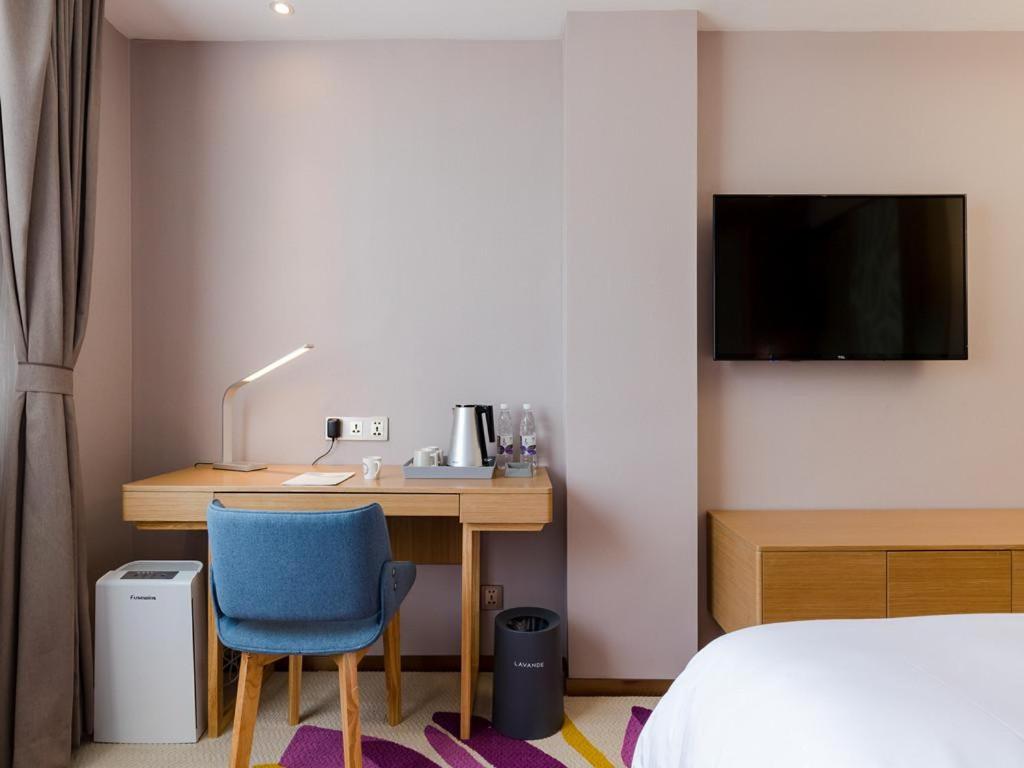 Deluxe King Size Bed Room