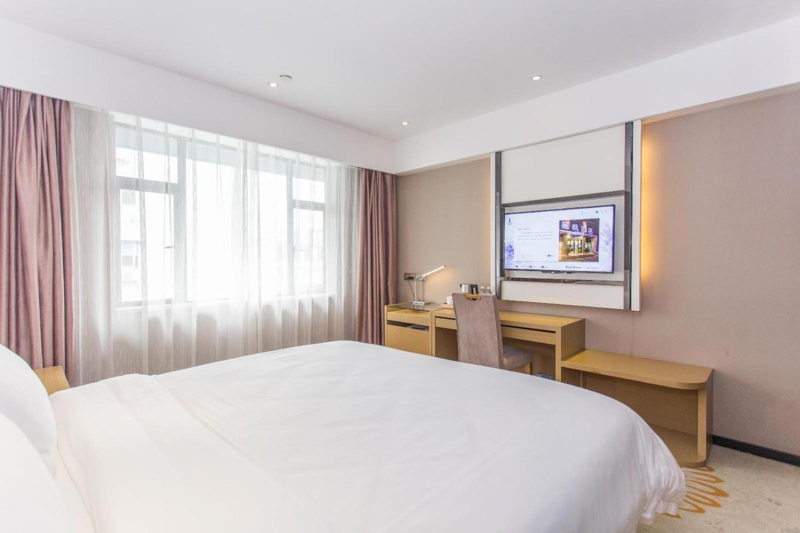 Deluxe King Size Bed Room