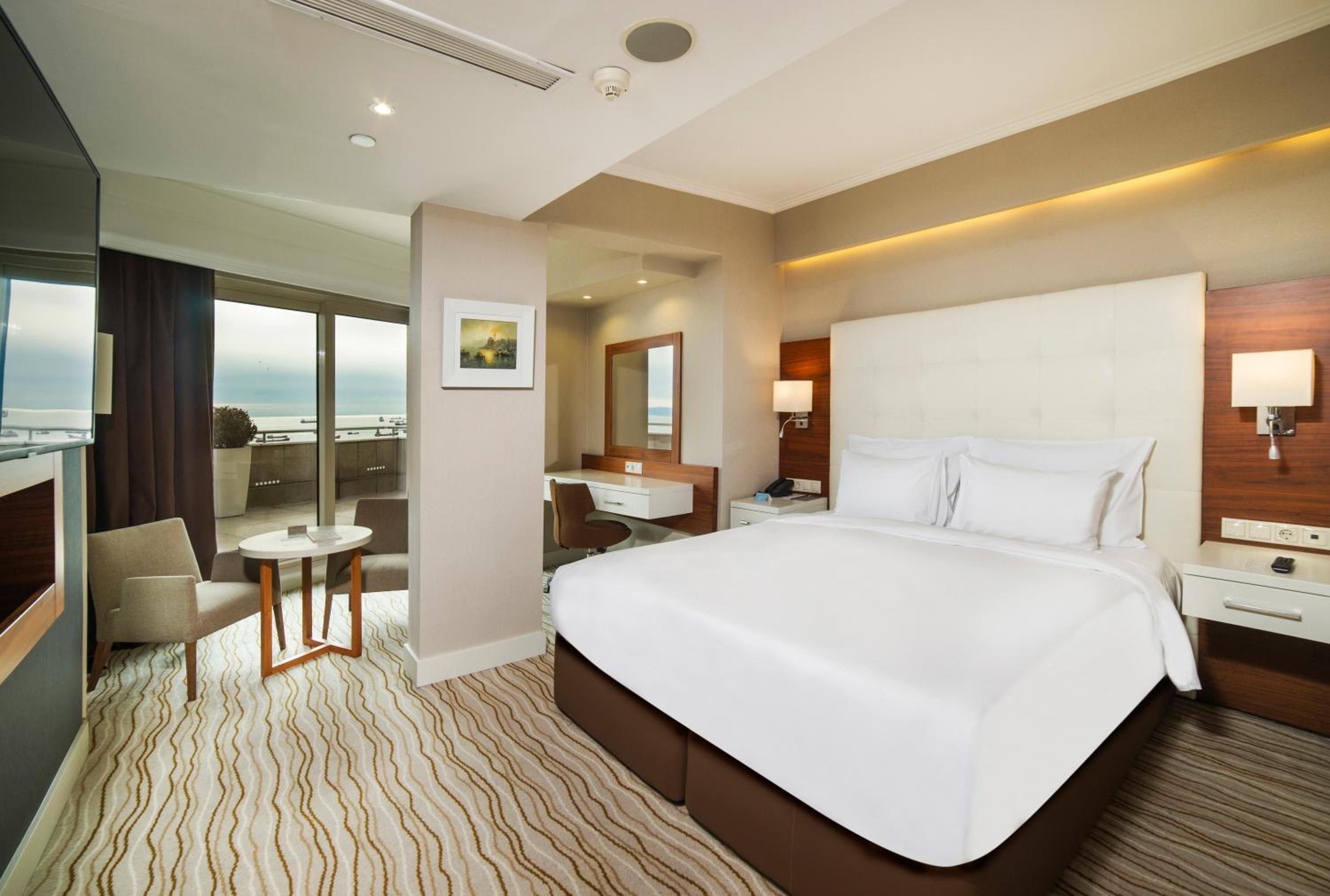 Superior Room with Balcony and Sea View - Non-Smoking photo 1