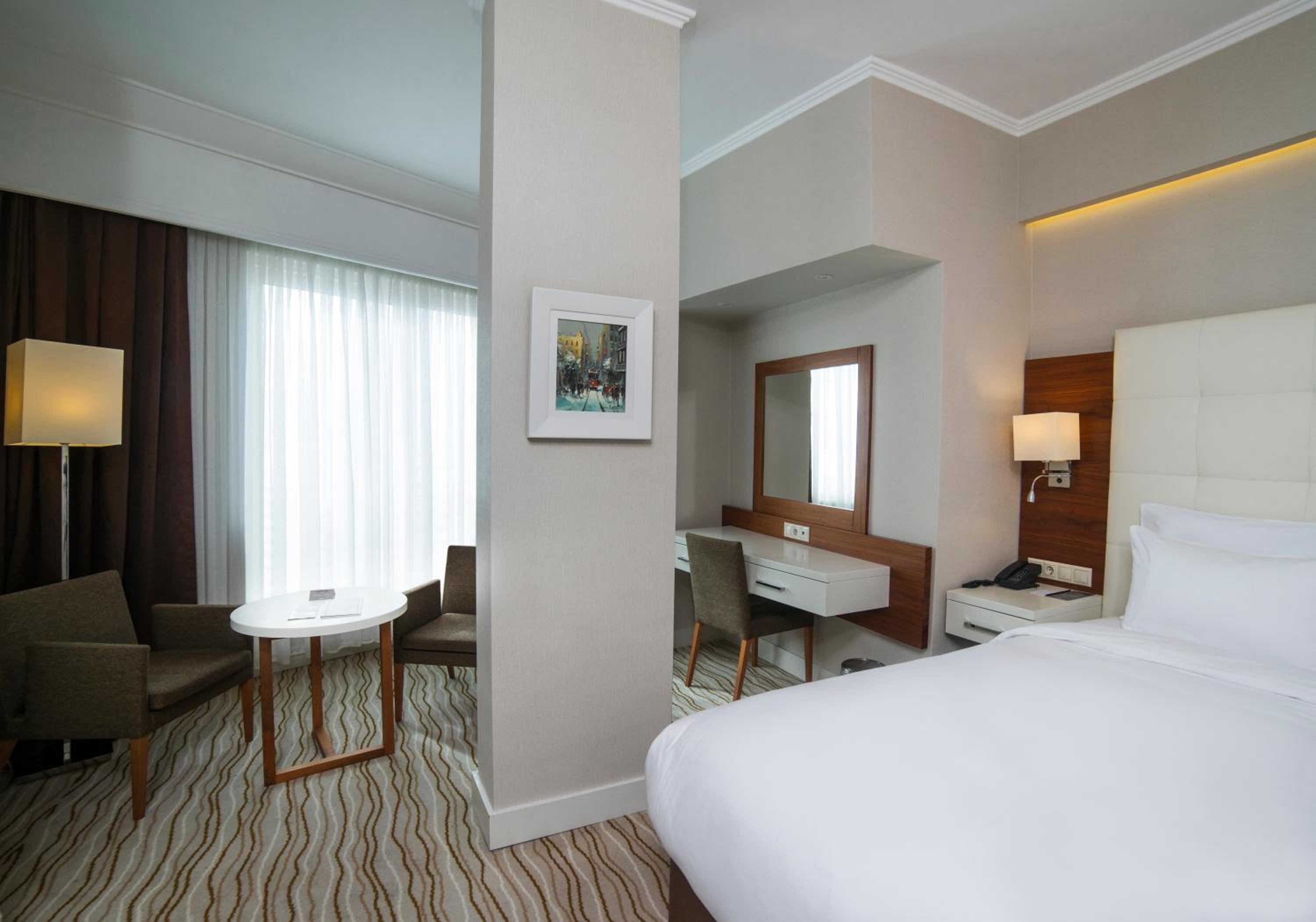 Superior Room with Balcony and Sea View - Non-Smoking photo 3