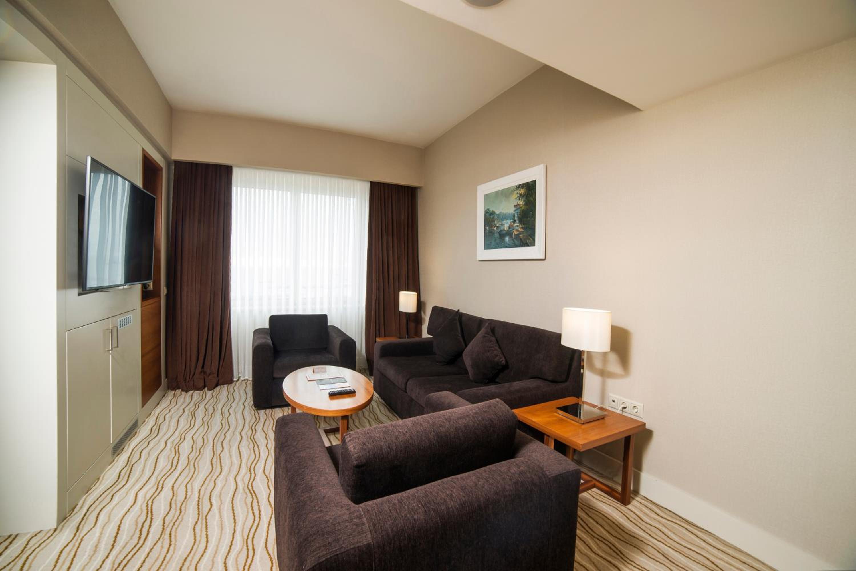 Suite with Sea View - Non-Smoking photo 2
