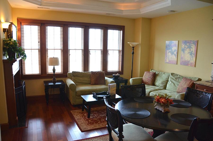 Deluxe King Suite
